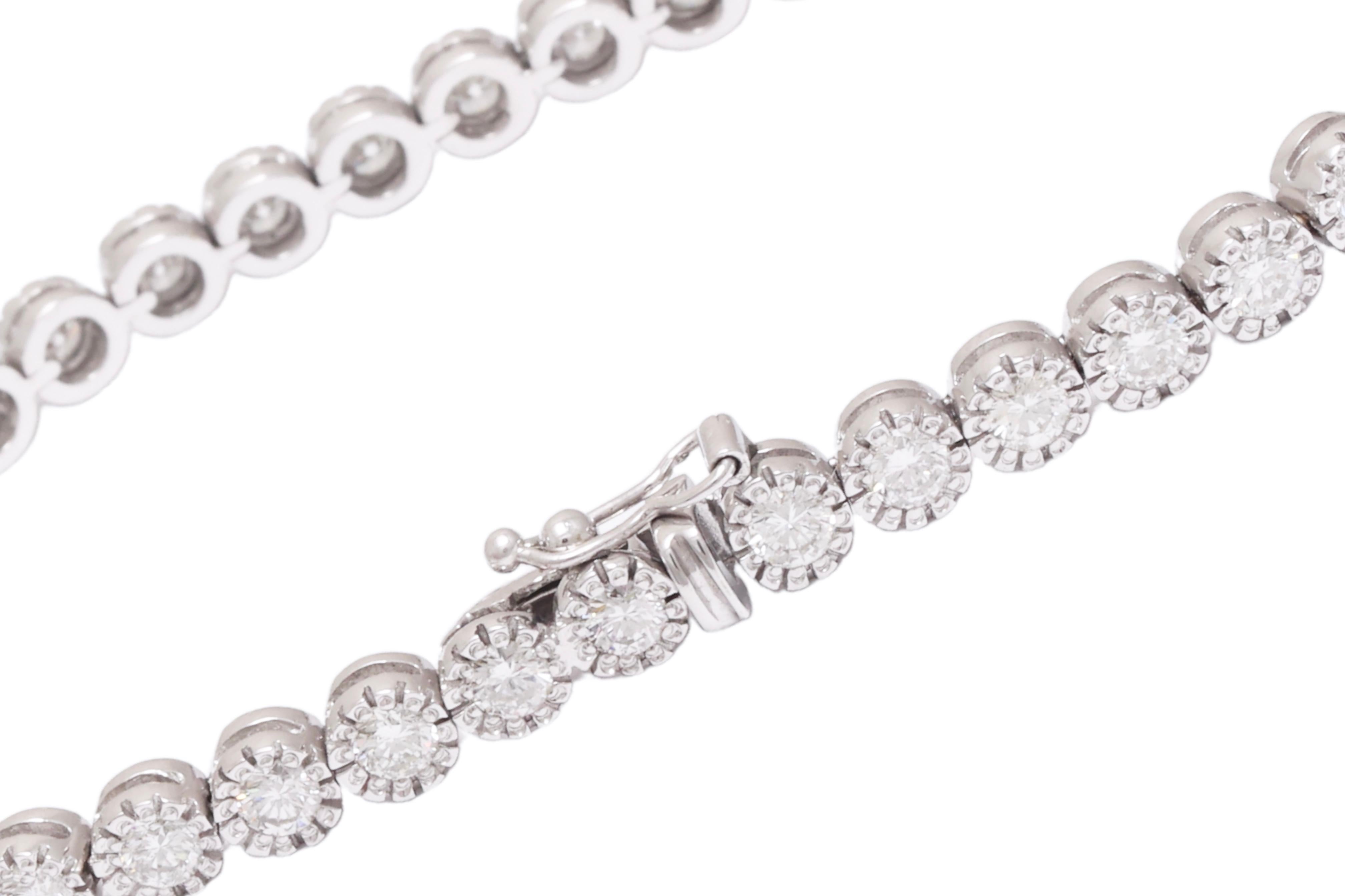 Beautiful 18 kt. White Gold Tennis Bracelet With 4 ct. Diamonds For Sale 2