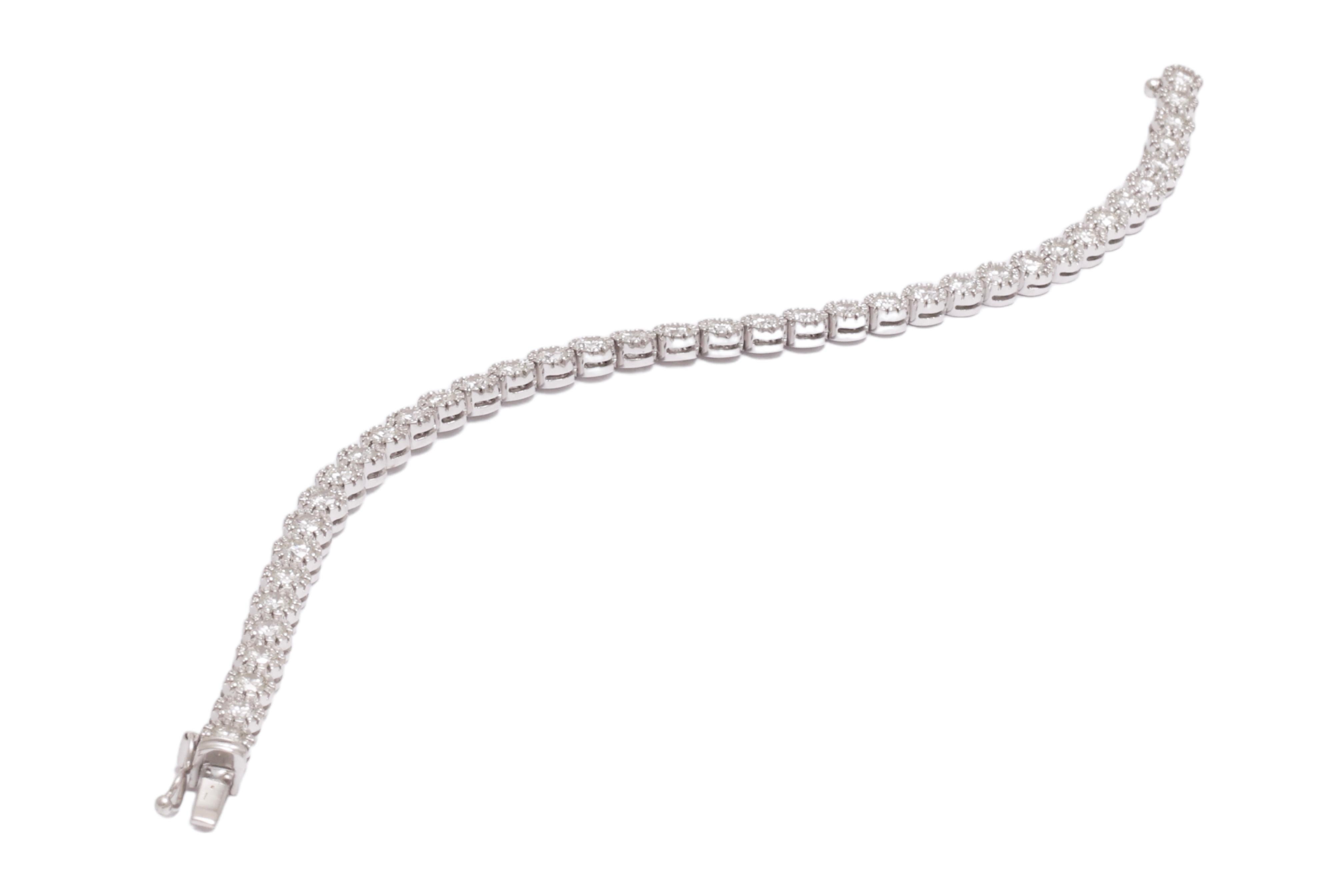 Beautiful 18 kt. White Gold Tennis Bracelet With 4 ct. Diamonds For Sale 3