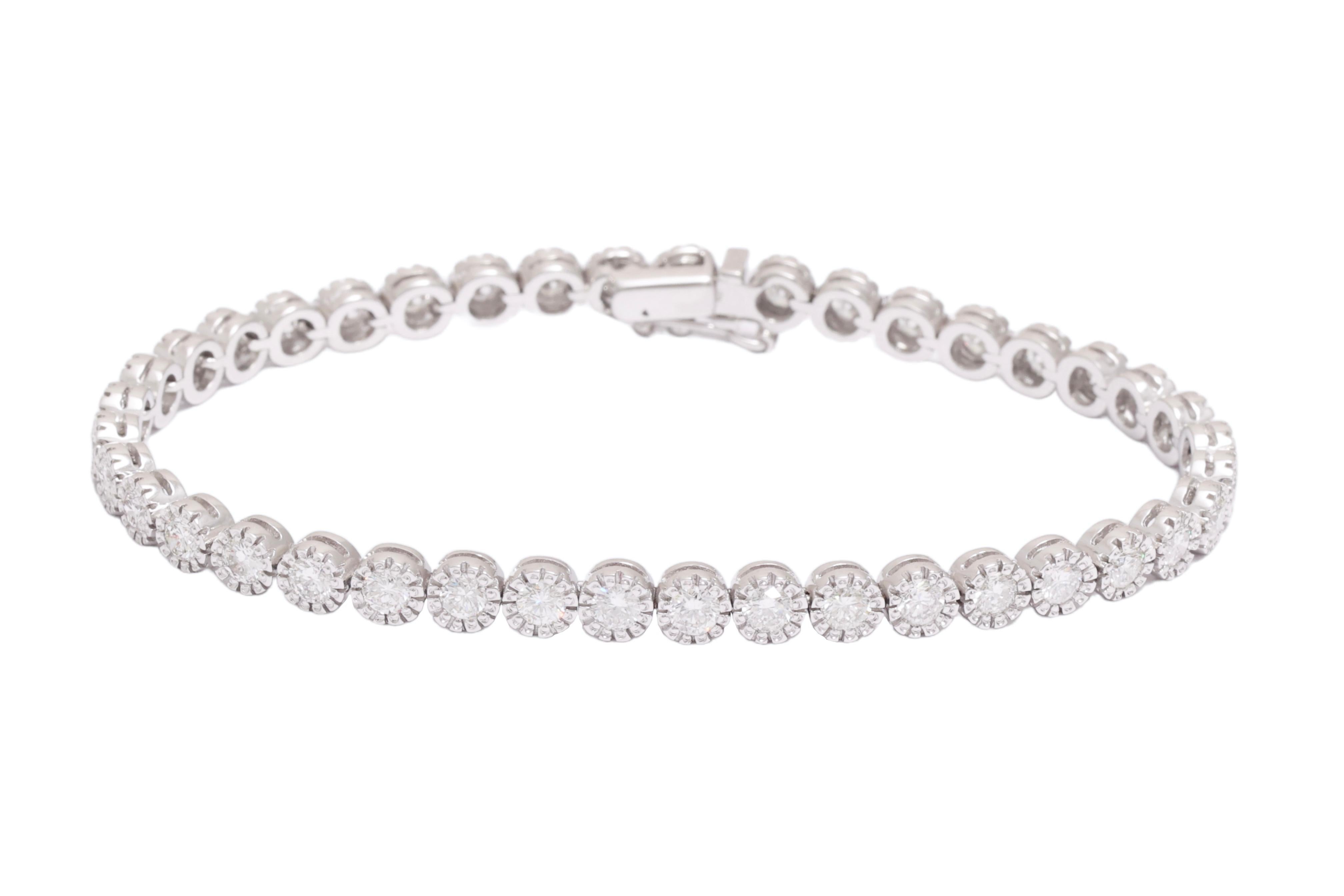 Schöne 18 kt. Tennisarmband aus Weißgold mit 4 Karat Weißgold. Diamanten
