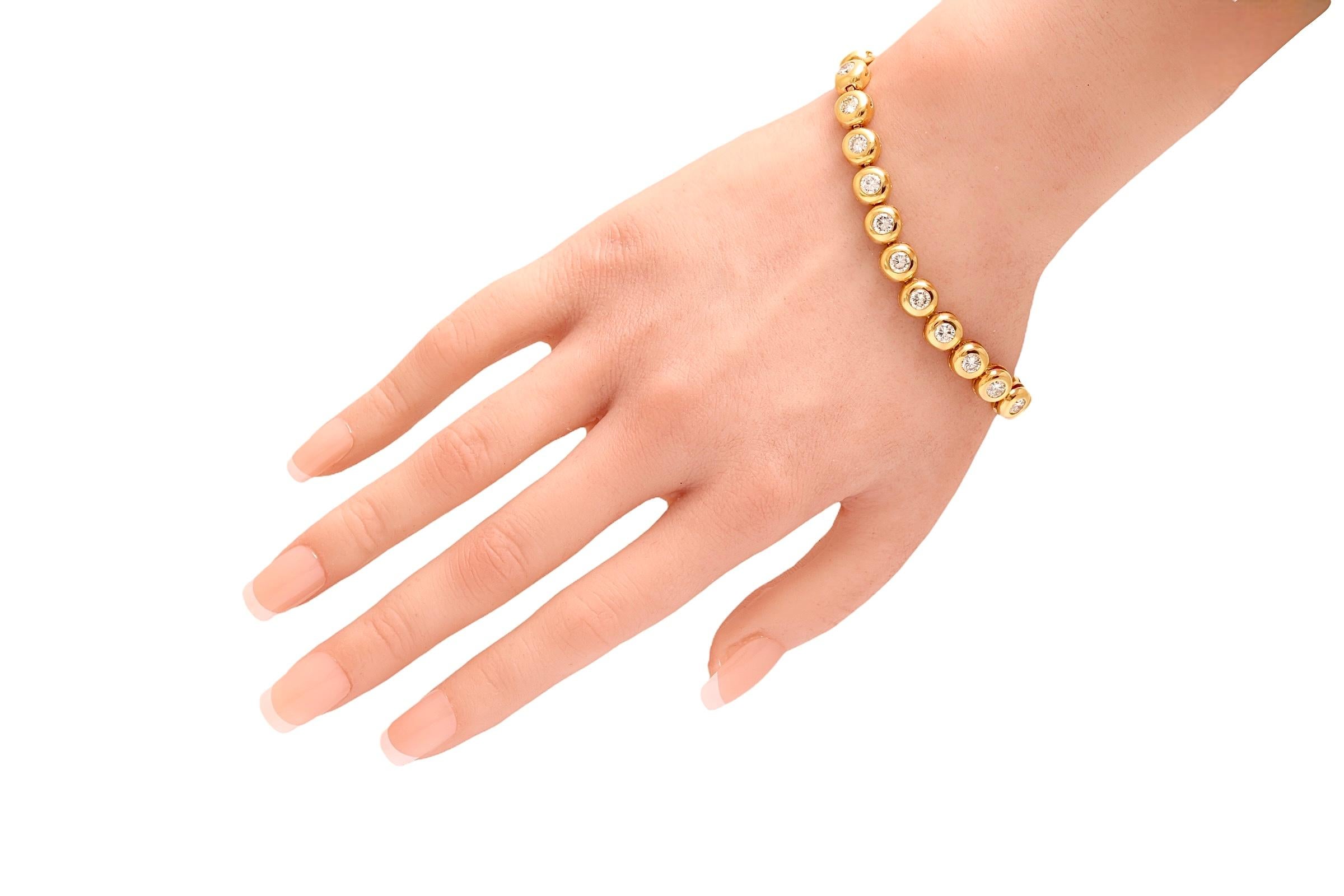 Bellissimo esemplare da 18 kt. Bracciale Tennis in oro giallo con 5.75 ct. Diamanti naturali in vendita 7