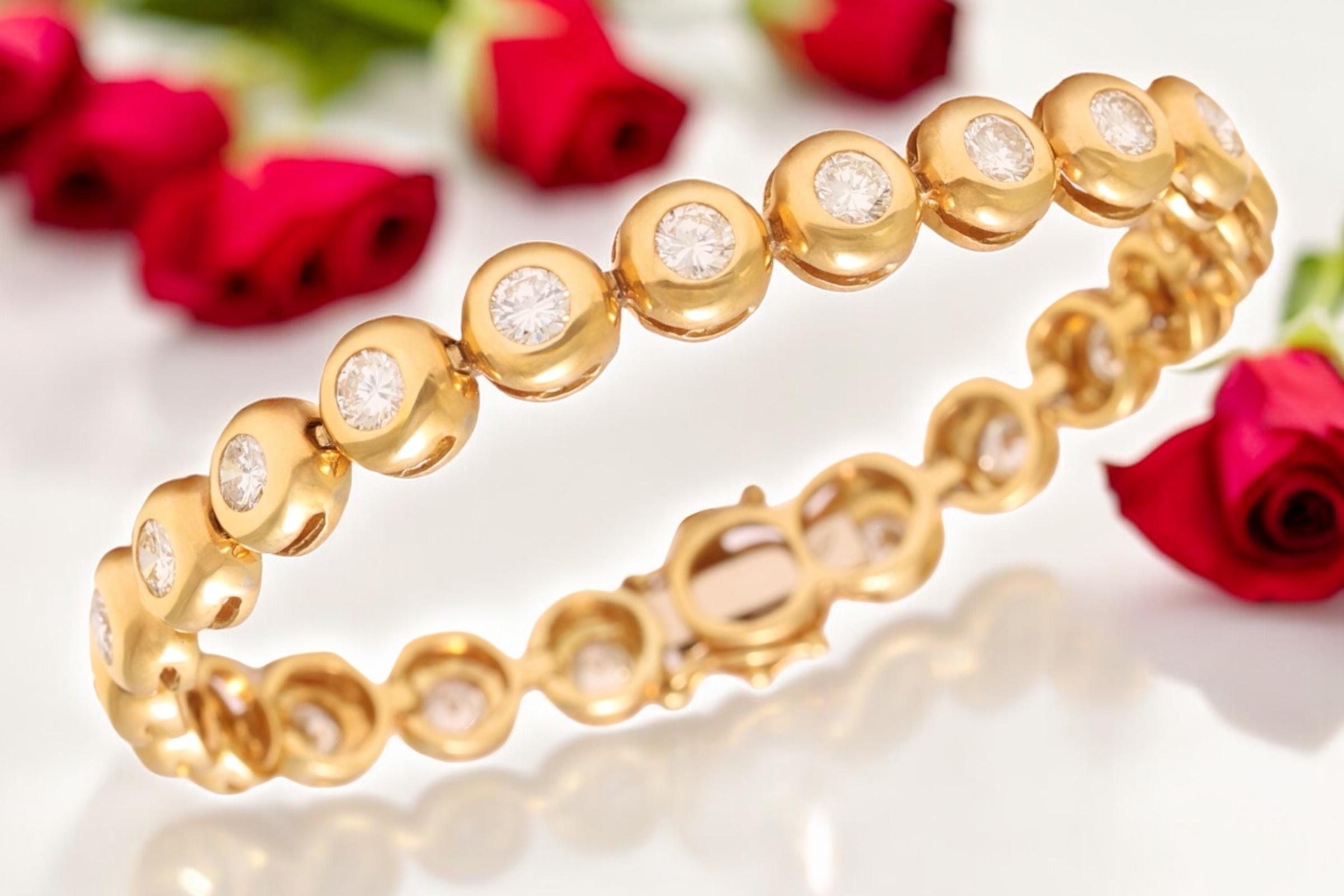 Bellissimo esemplare da 18 kt. Bracciale Tennis in oro giallo con 5.75 ct. Diamanti naturali in vendita 9