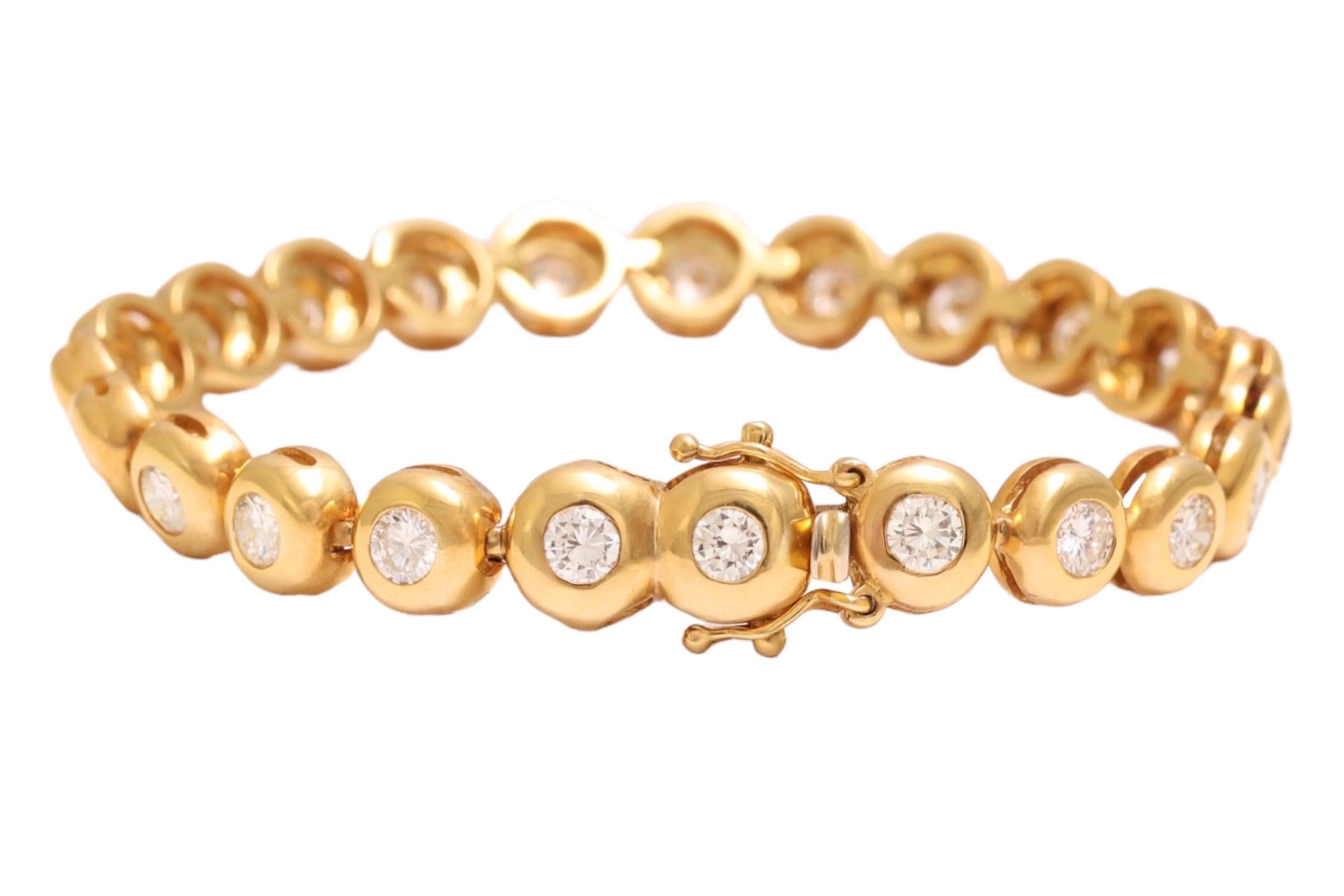 da uomo o donna Bellissimo esemplare da 18 kt. Bracciale Tennis in oro giallo con 5.75 ct. Diamanti naturali in vendita