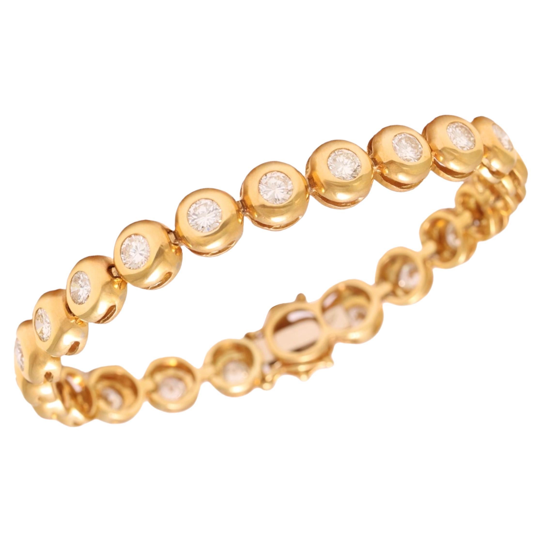 Bellissimo esemplare da 18 kt. Bracciale Tennis in oro giallo con 5.75 ct. Diamanti naturali in vendita
