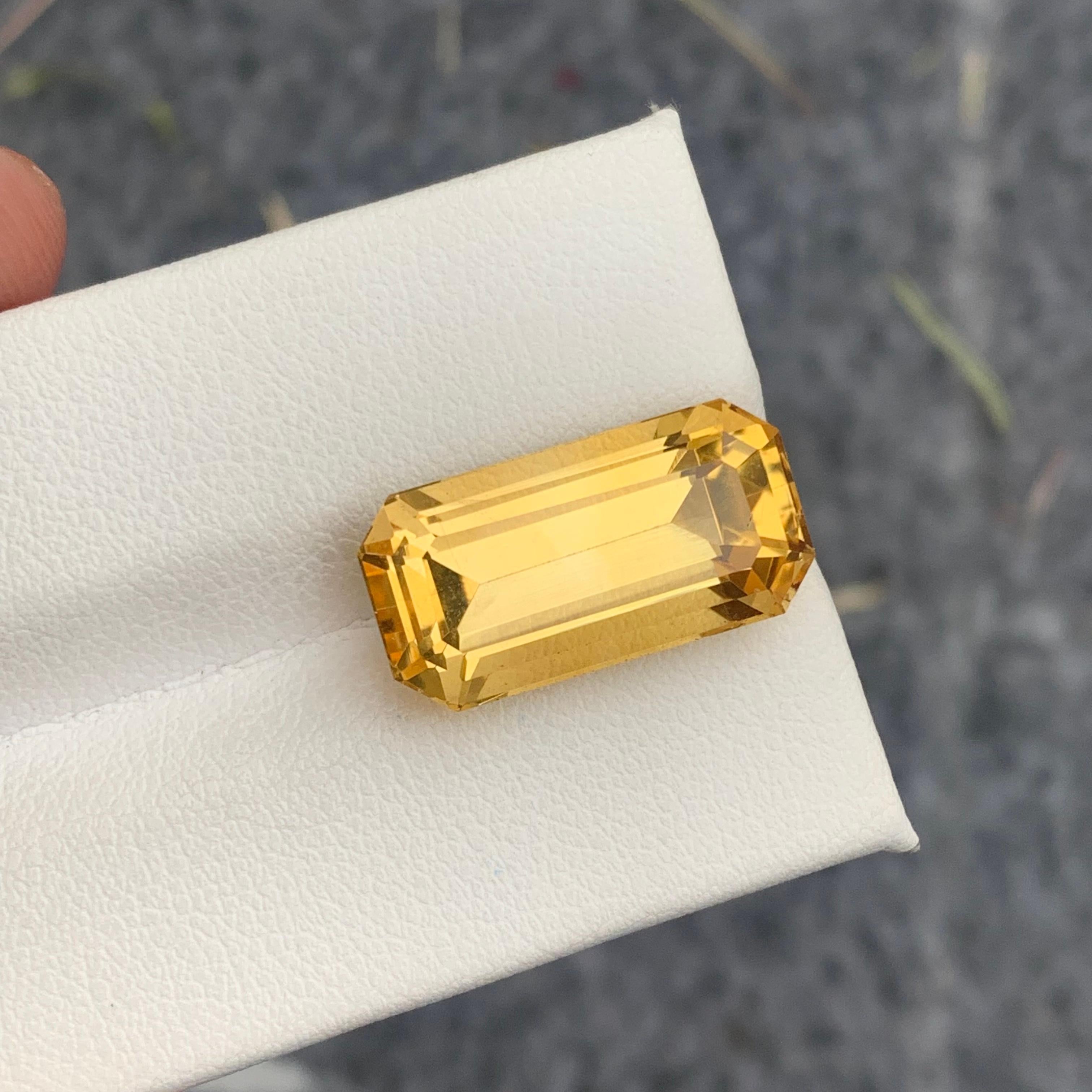 Beautiful Long Emerald Cut Natural Loose Yellow Citrine from Brazil For Sale 3