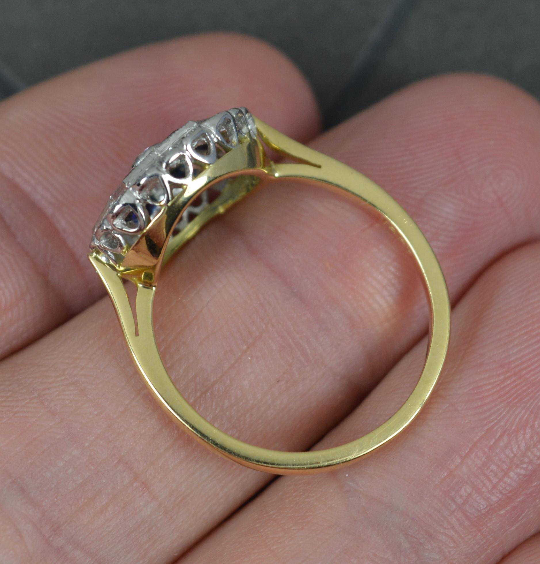 Schöner 18 Karat Gold Französischer Saphir und Diamant-Cluster-Paneel-Ring (Französischer Schliff)