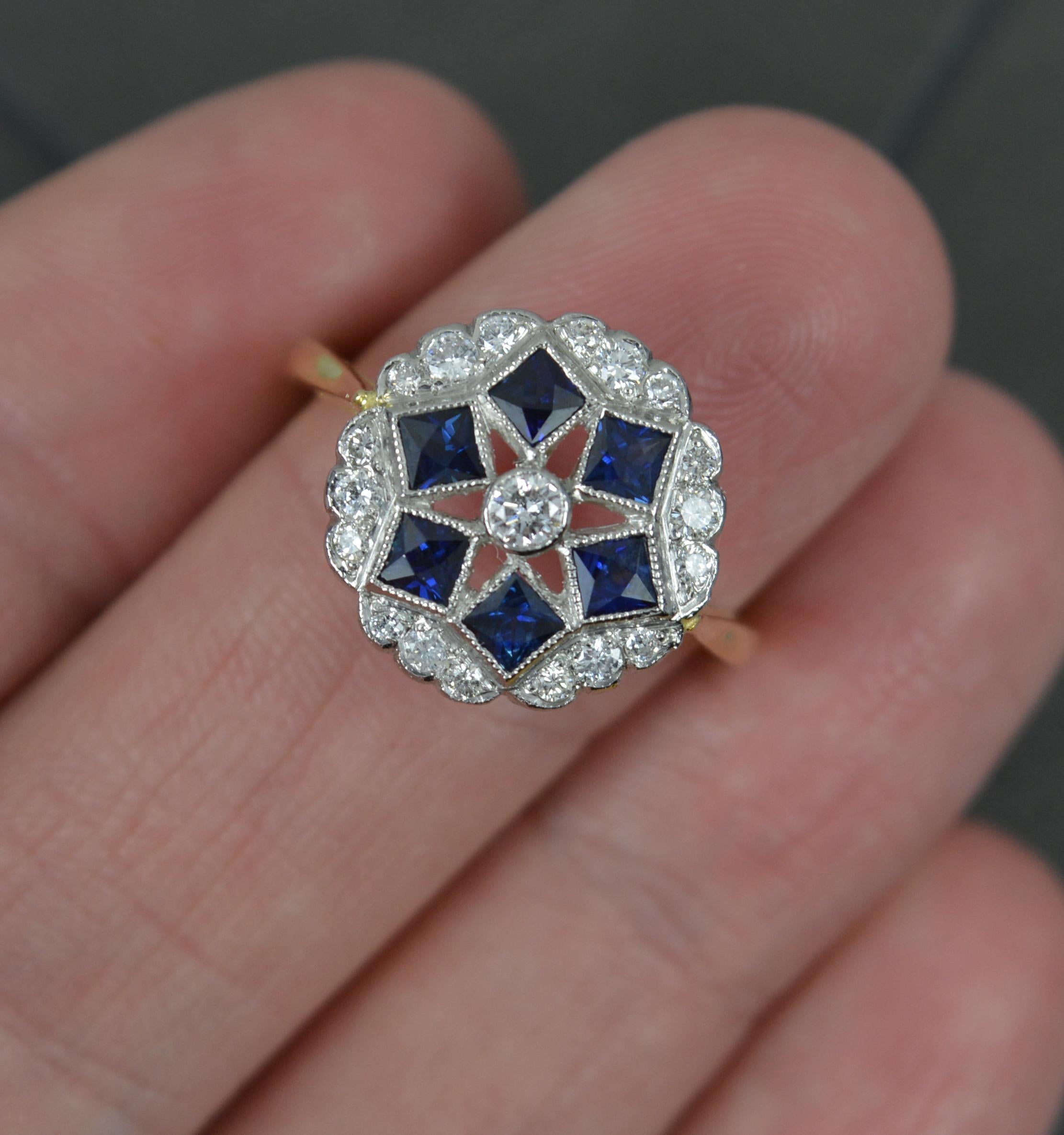 Schöner 18 Karat Gold Französischer Saphir und Diamant-Cluster-Paneel-Ring im Zustand „Hervorragend“ in St Helens, GB