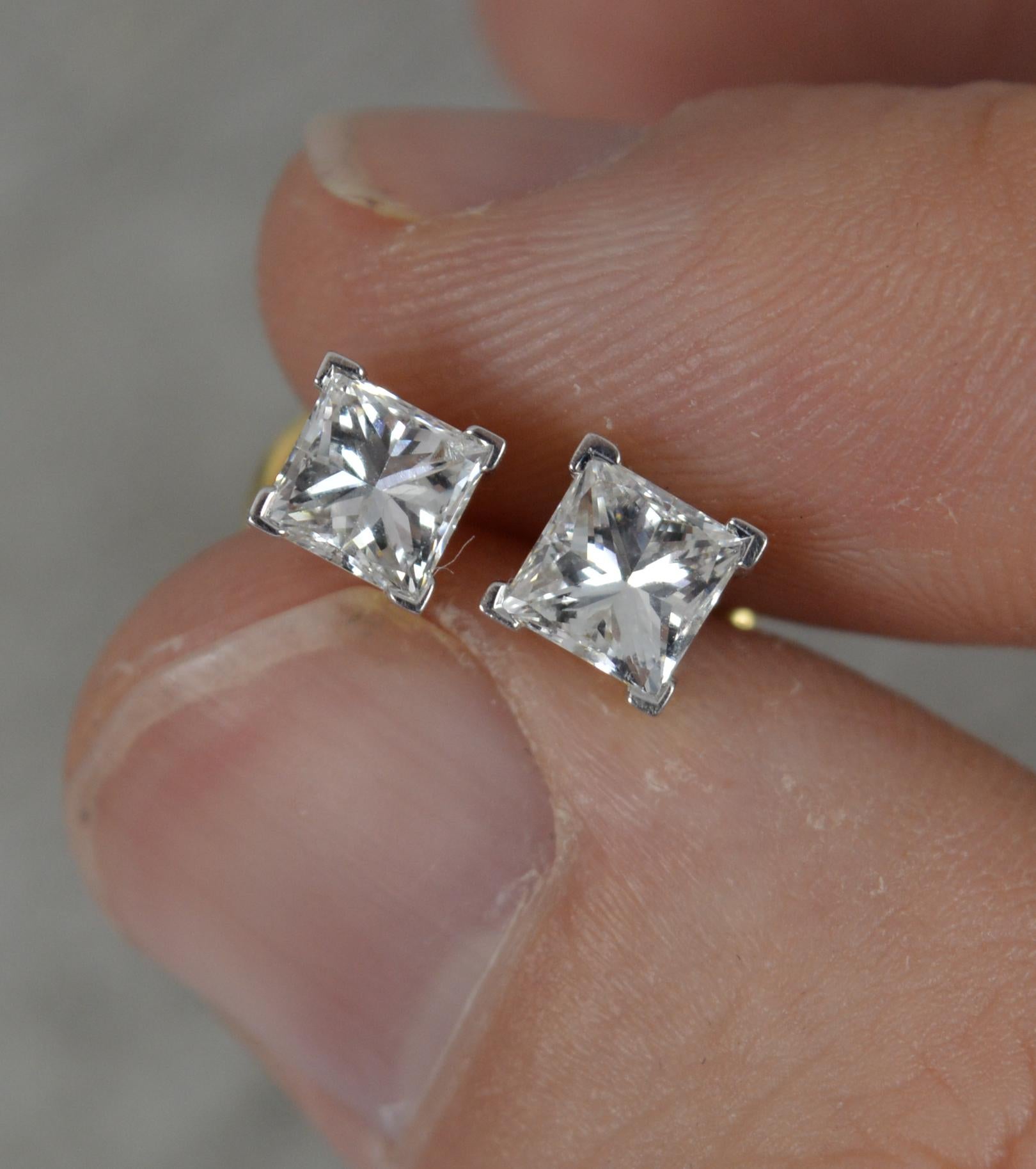 Magnifiques clous d'oreilles en or jaune 18 carats et diamants Vs de 1,00 carat en vente 5