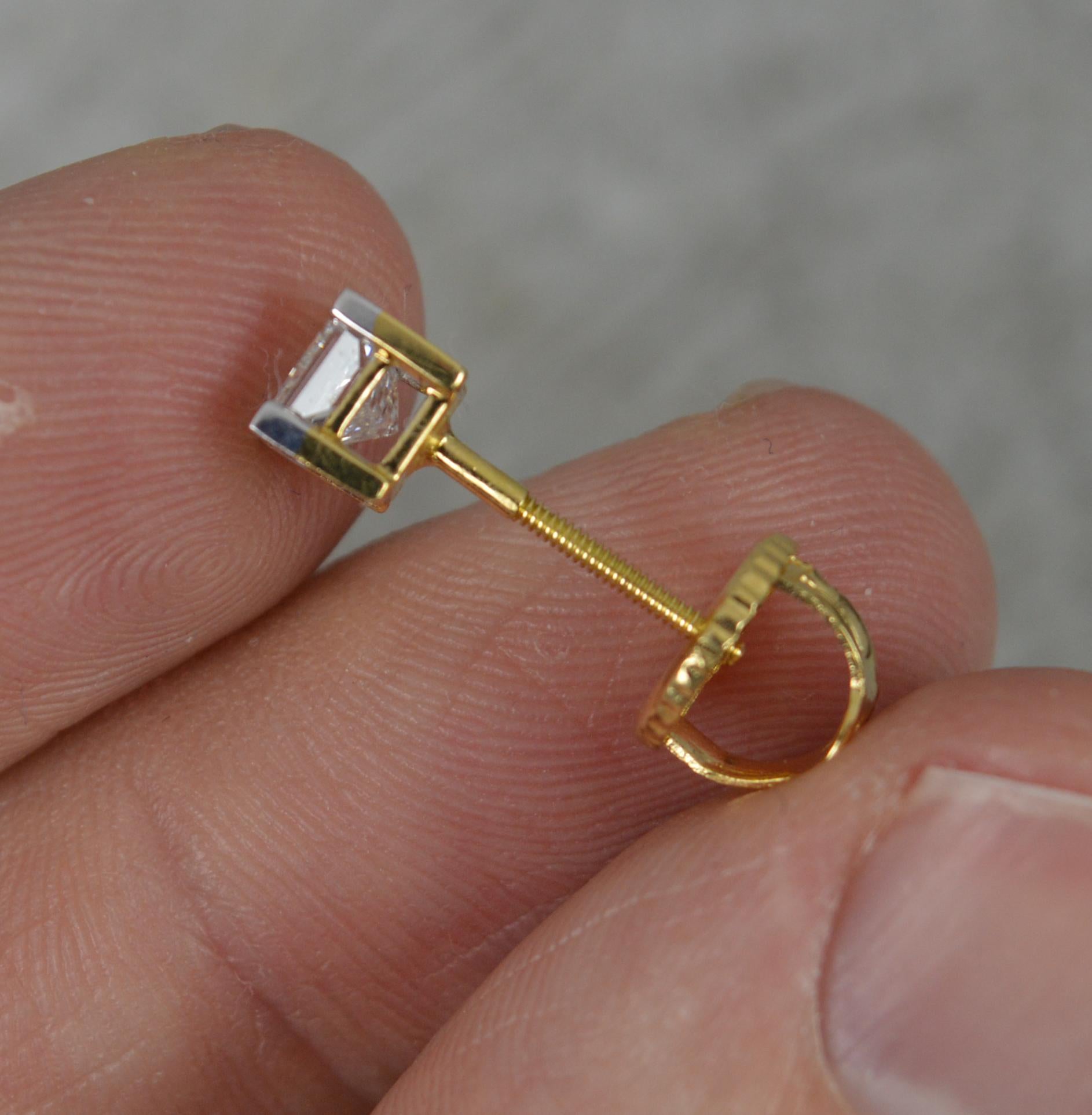 Magnifiques clous d'oreilles en or jaune 18 carats et diamants Vs de 1,00 carat Pour femmes en vente