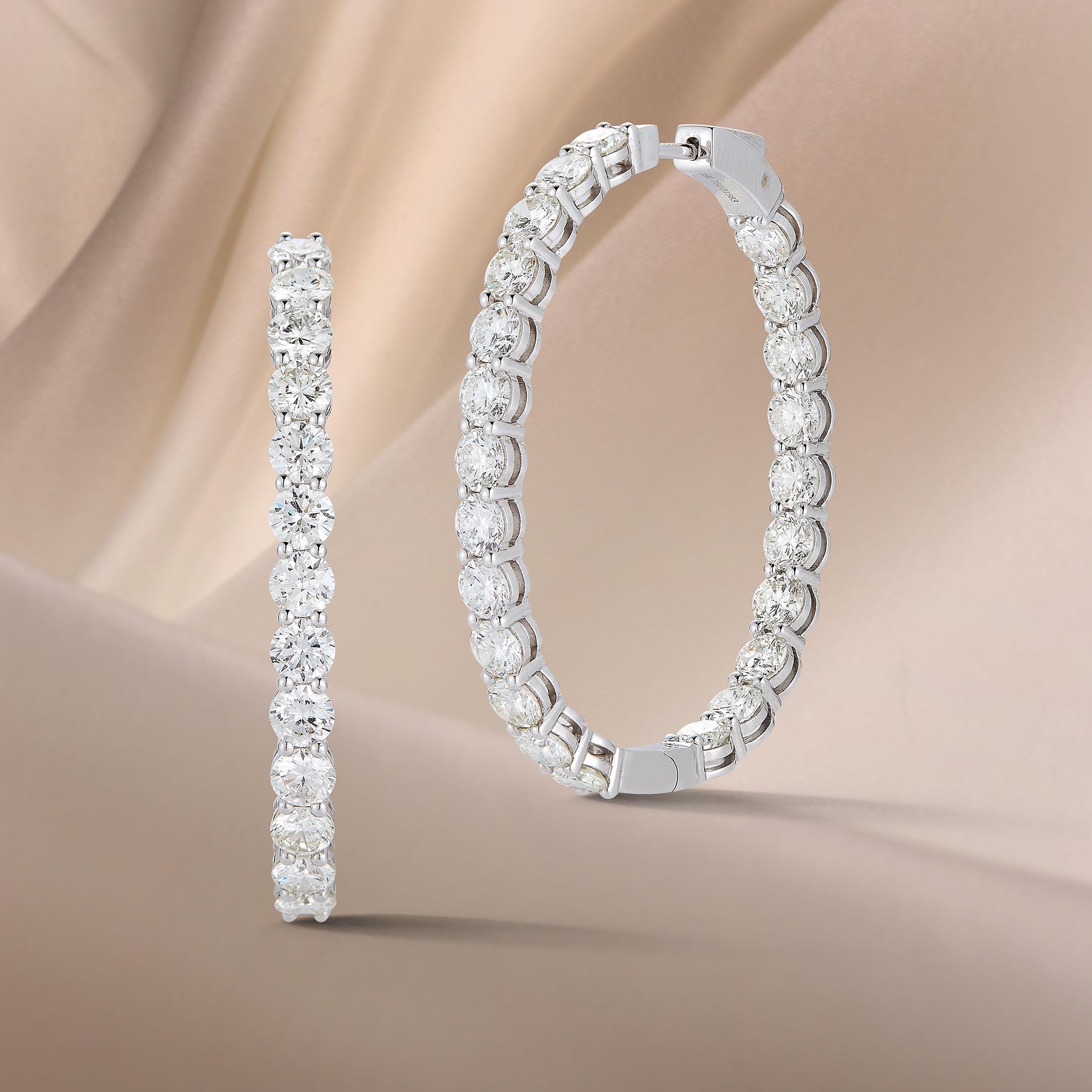 Schöne schöne 18 Karat Gold klassische Diamant-Ohrringe, Gesamtgewicht 15,83 Karat (Moderne) im Angebot