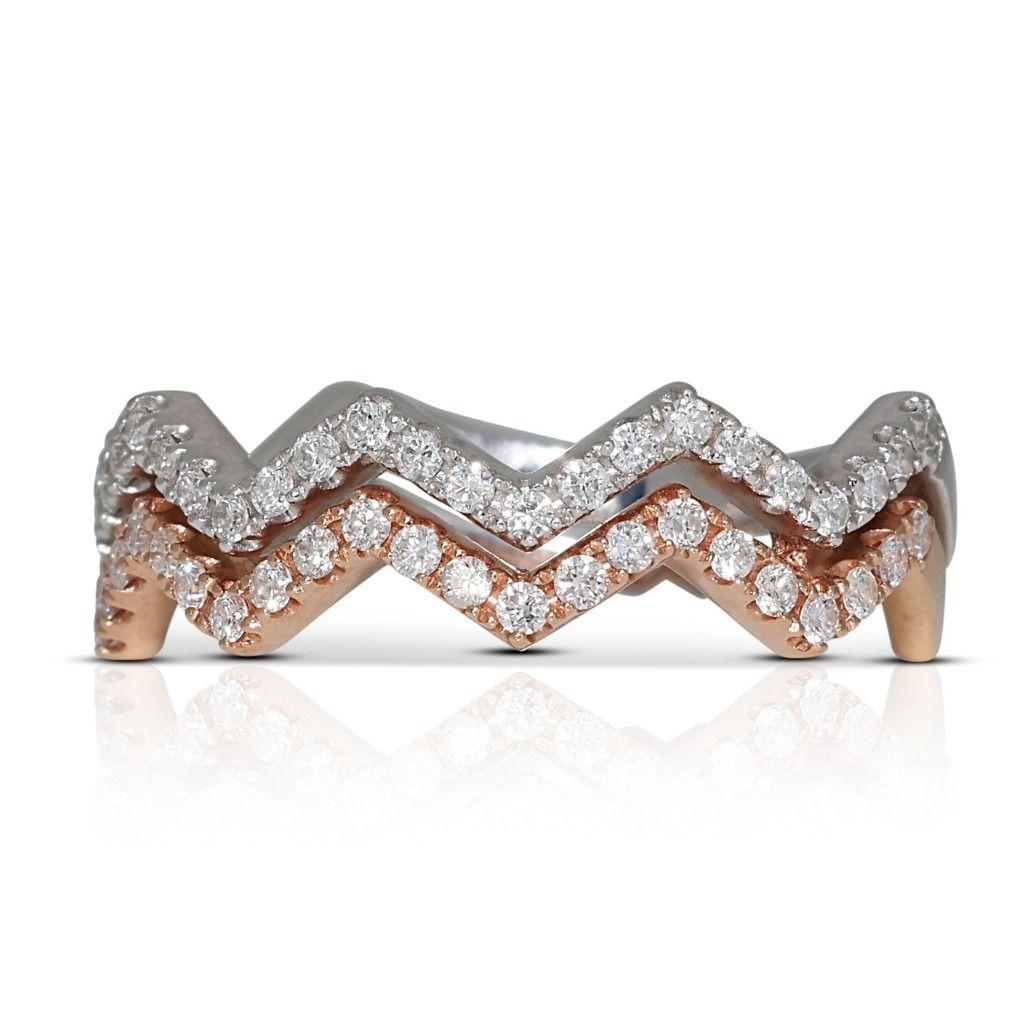 Jeder Diamant in diesem Ring wurde sorgfältig nach seiner außergewöhnlichen Reinheit und Brillanz ausgewählt, um ein faszinierendes Funkeln und Feuer zu erzeugen. Die Diamanten sind in einer makellosen Fassung aus 18 Karat Weißgold gefasst und