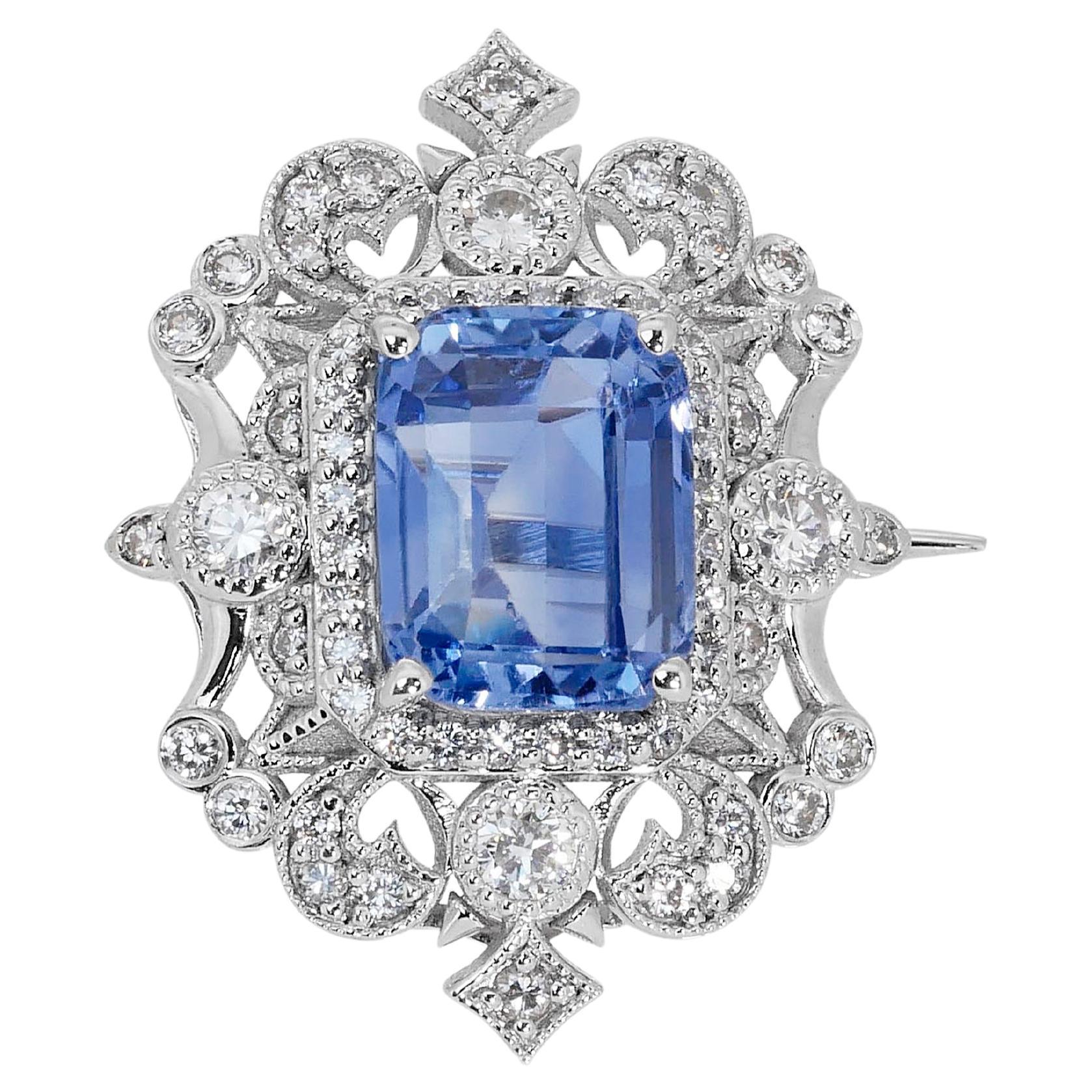 Beautiful 18K White gold Brooch w/ 5.79 ct total natural sapphire and diamonds For Sale