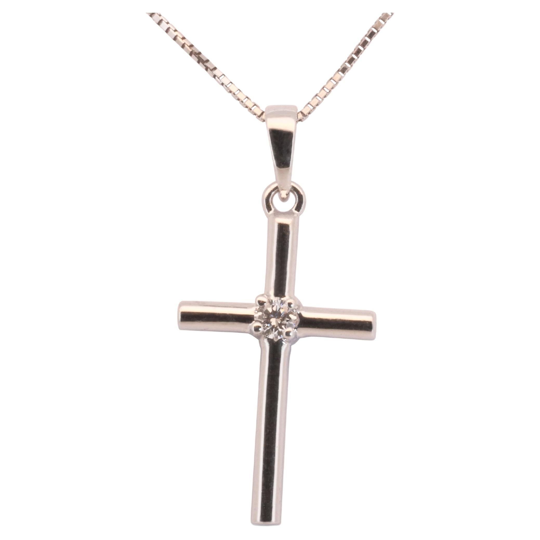18k White Gold Diamond Cross Necklace For Sale at 1stDibs