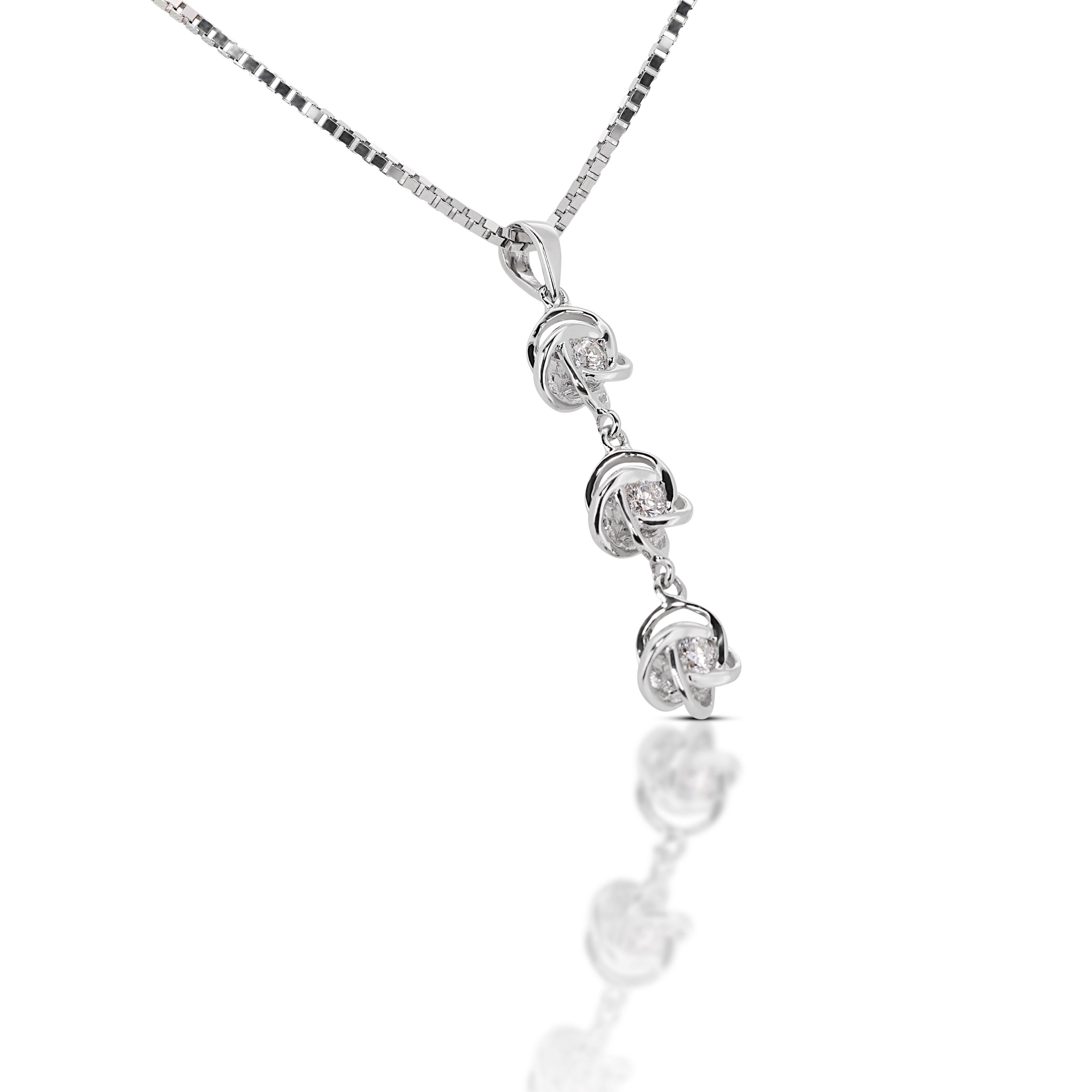 Beautiful 18K White Gold Diamond Pendant with 0.14 ct - (Chain not included)  For Sale 1