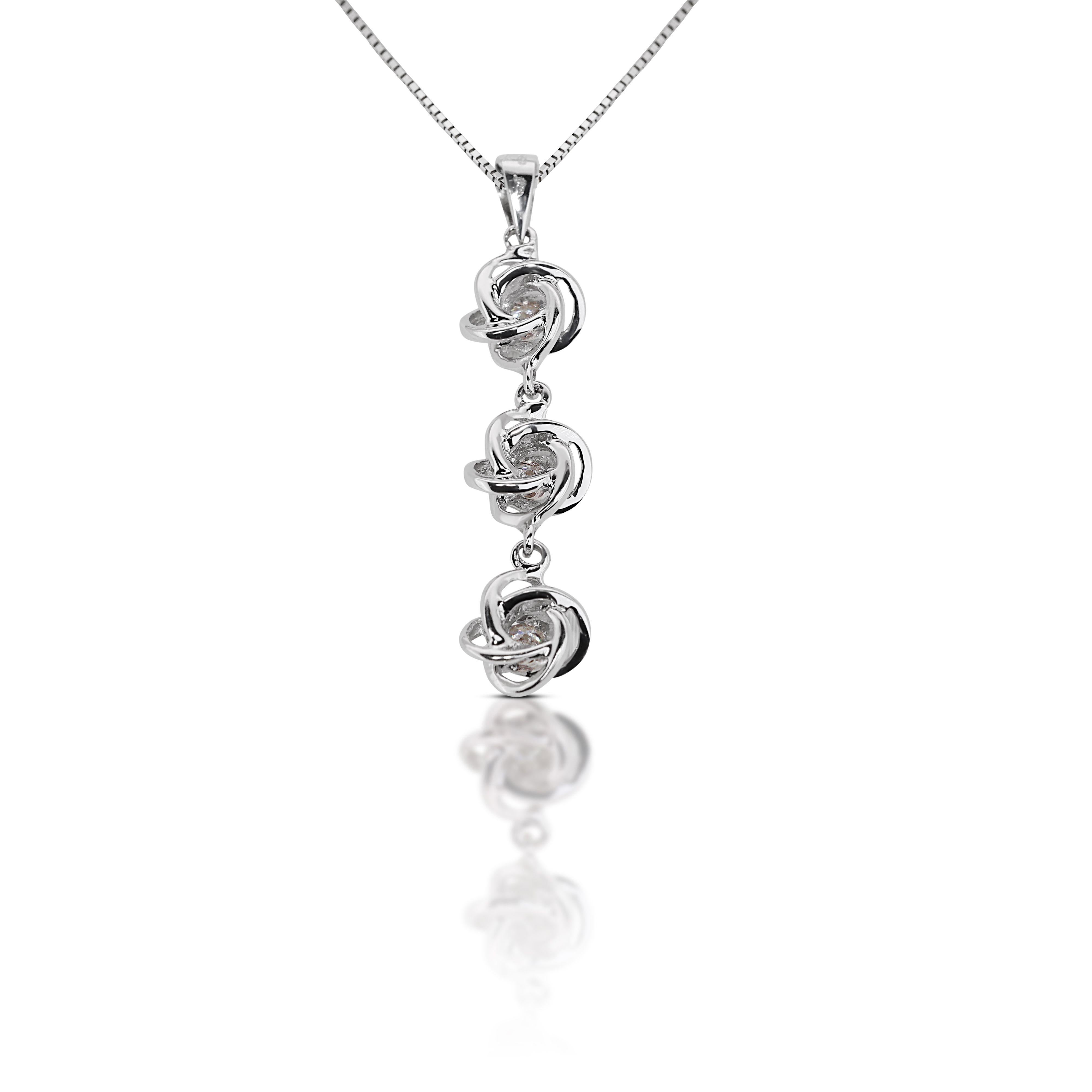 Beautiful 18K White Gold Diamond Pendant with 0.14 ct - (Chain not included)  For Sale 2
