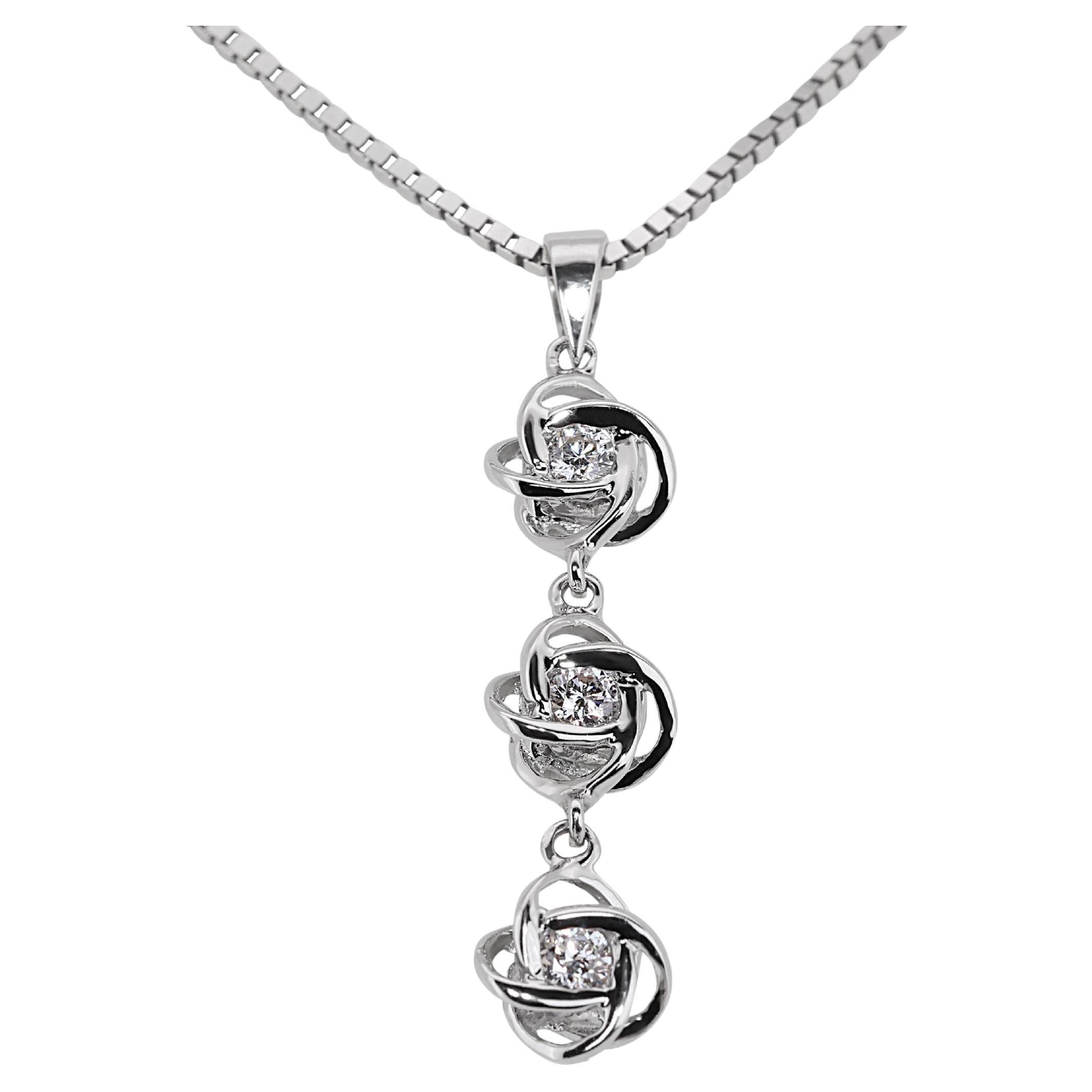 Beautiful 18K White Gold Diamond Pendant with 0.14 ct - (Chain not included)  For Sale