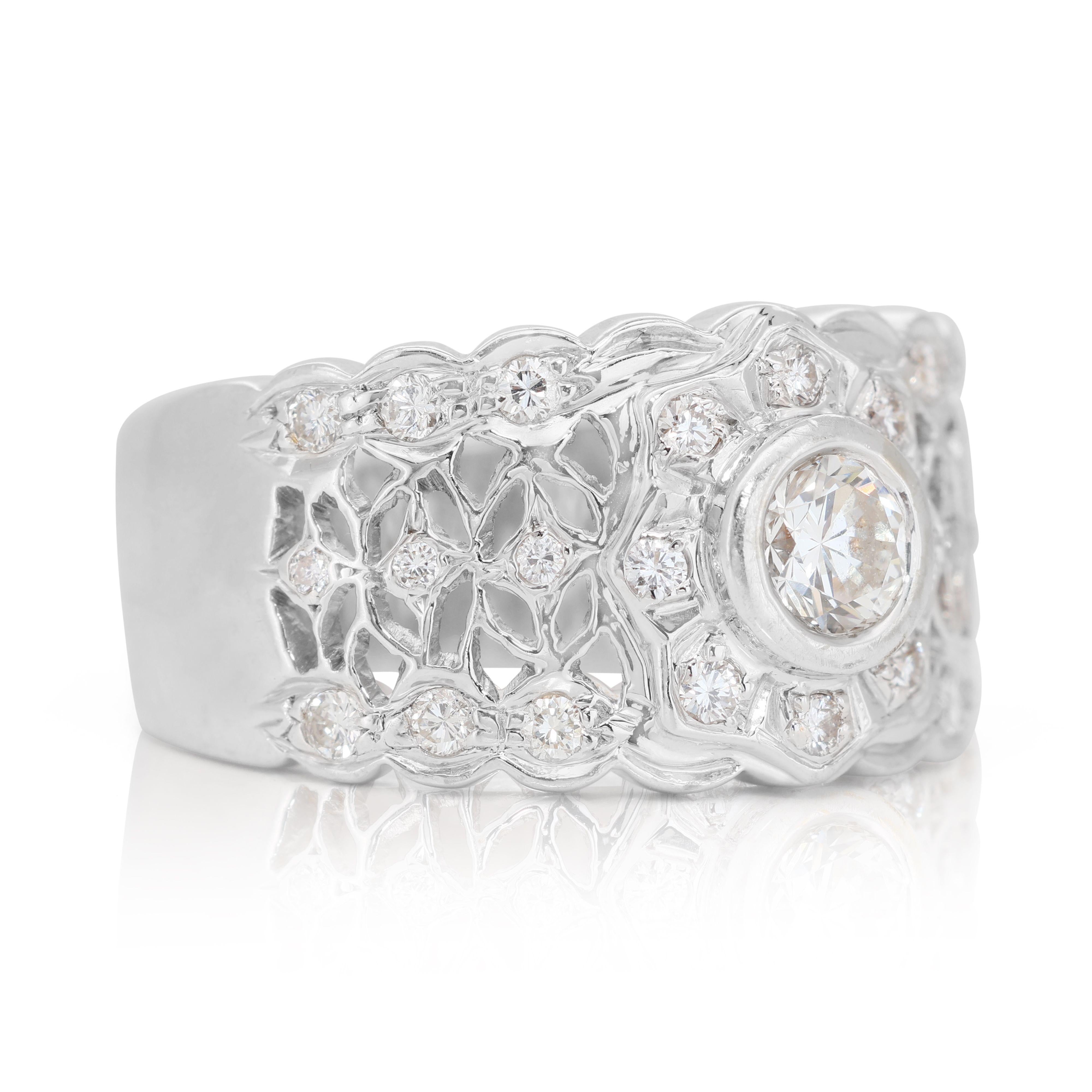 Round Cut Beautiful 18k White Gold Diamond Ring For Sale