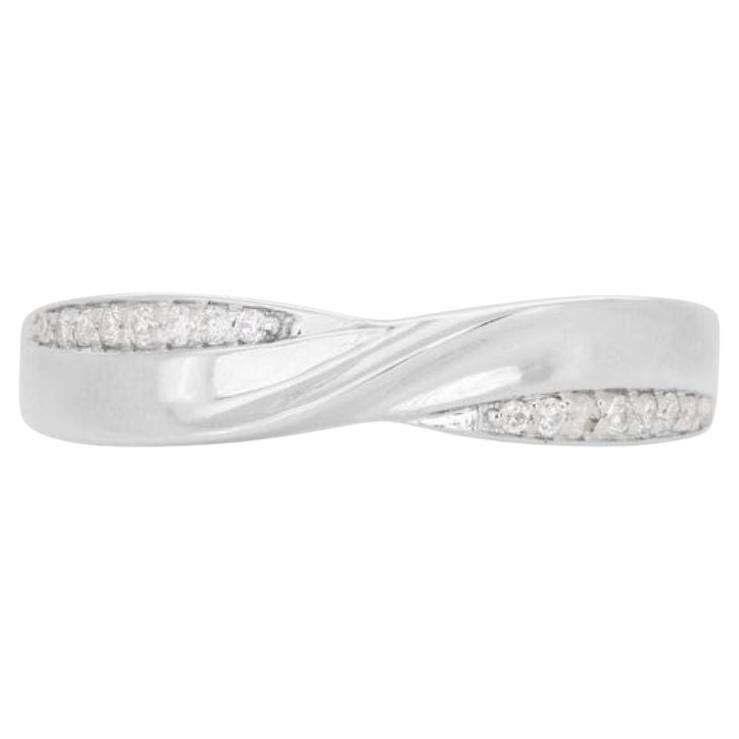 Beautiful 18K White Gold Diamond Ring For Sale