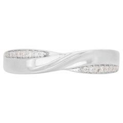 Beautiful 18K White Gold Diamond Ring