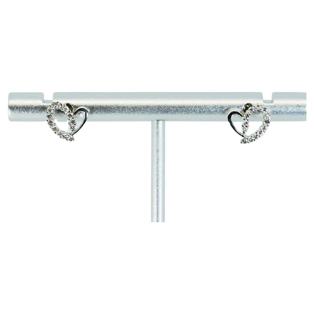 Beautiful 18K White Gold Diamond Stud Earrings with 0.25 ct Natural Diamonds For Sale
