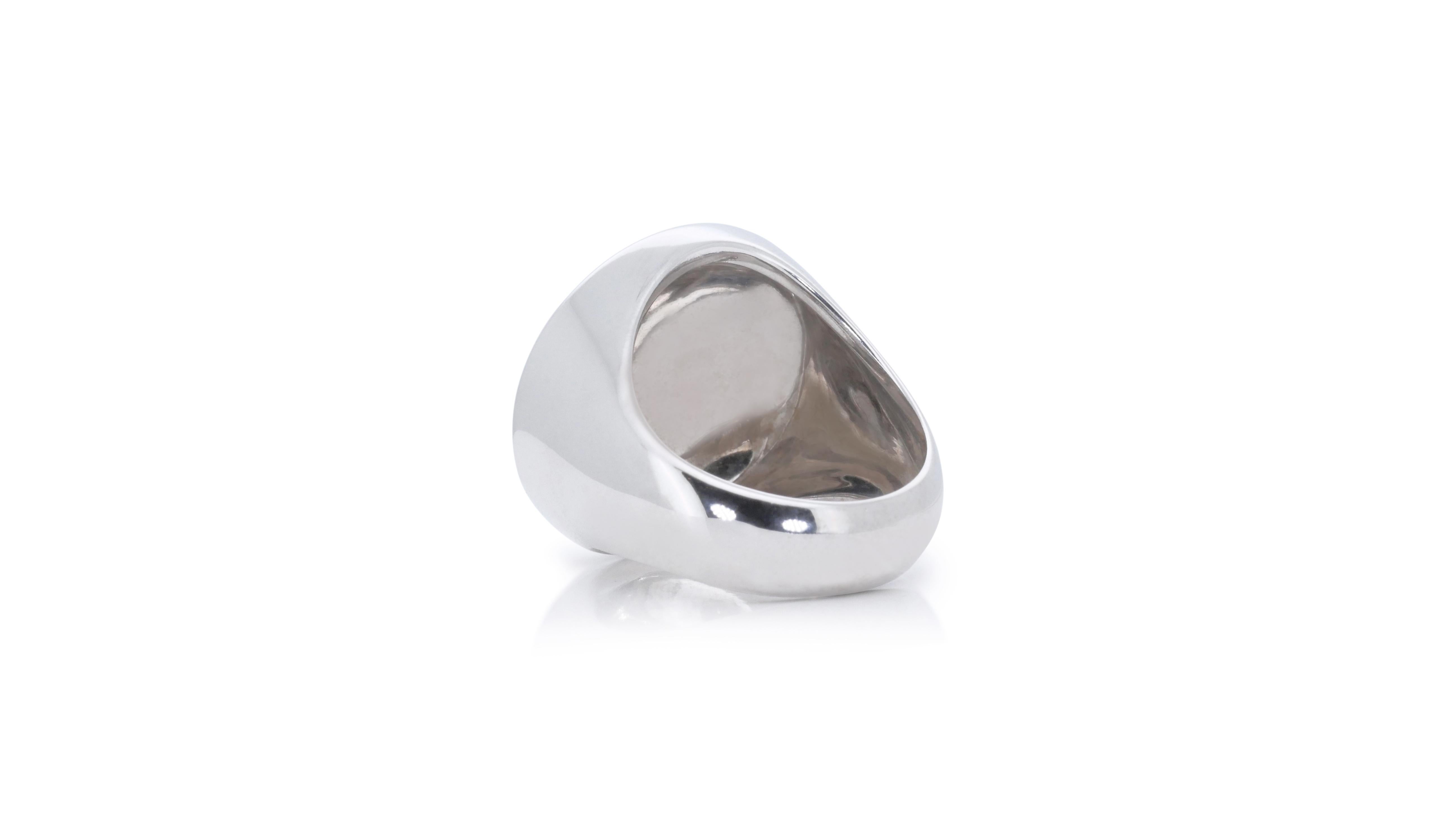 Beautiful 18k White Gold Dome Ring For Sale 2