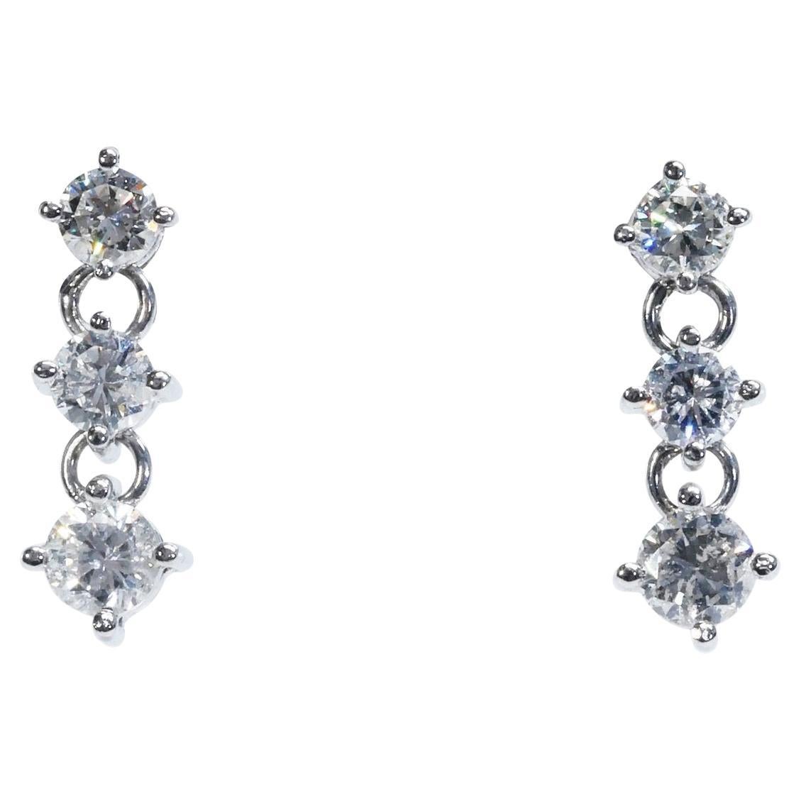 Beautiful 18k Yellow Gold Earrings with 0.83 Ct Natural Diamonds, GIA