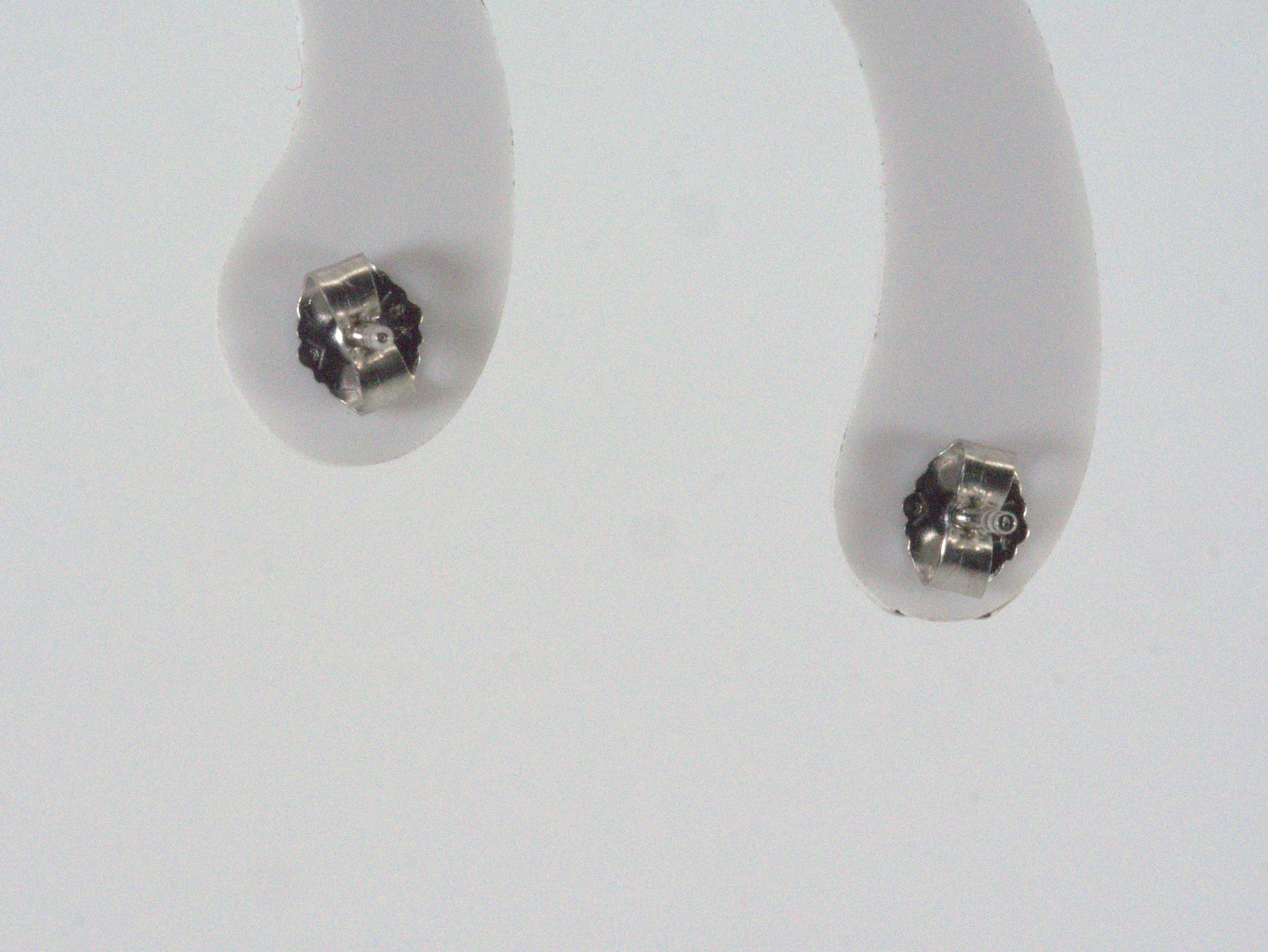Beautiful 18k White Gold Earrings with 0.93 Ct Natural Diamonds, GIA Cert 1
