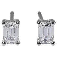 Magnifiques clous d'oreilles en or blanc 18 carats avec meraude de 0,72 carat et certificat GIA