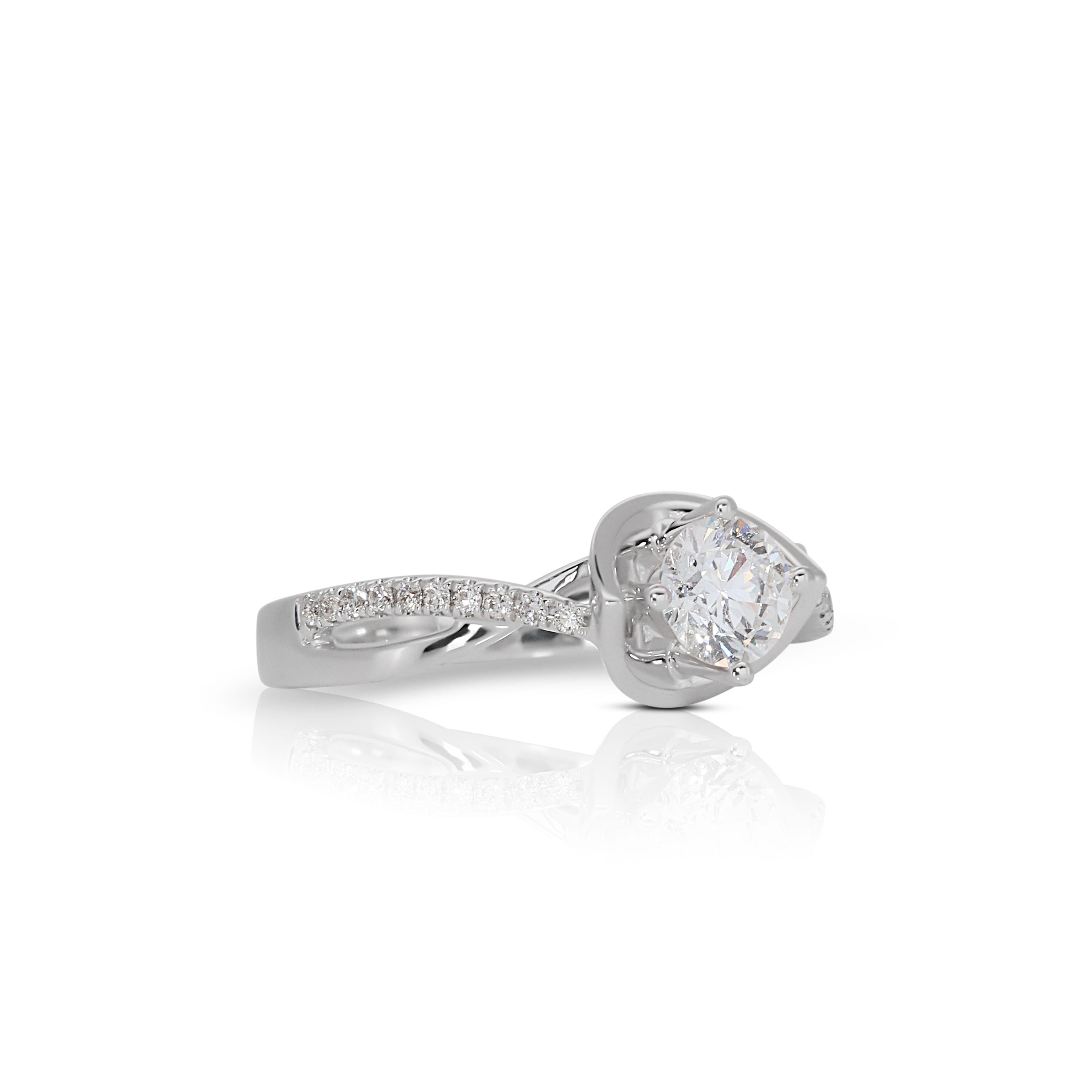 Round Cut Beautiful 18K White Gold Halo Diamond Ring with 0.50ct Natural Diamond For Sale