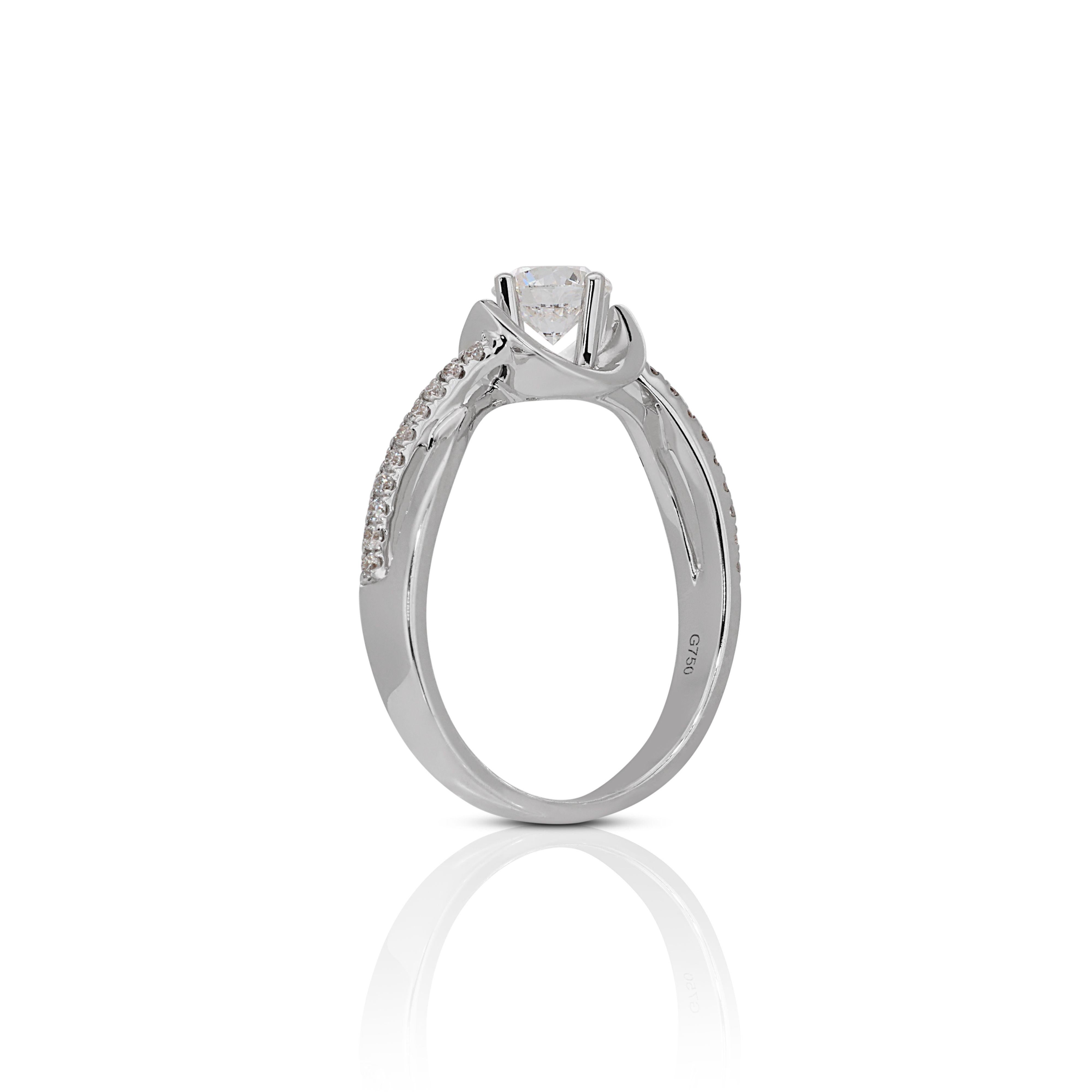 Women's Beautiful 18K White Gold Halo Diamond Ring with 0.50ct Natural Diamond For Sale