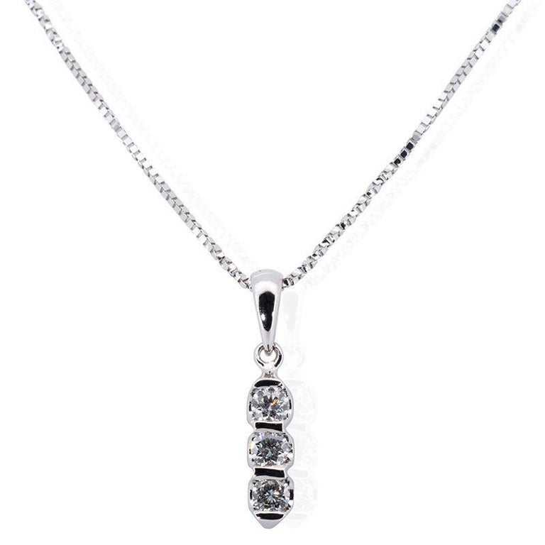 Beautiful 18K White Gold Necklace with 0.20 ct Natural Diamonds For