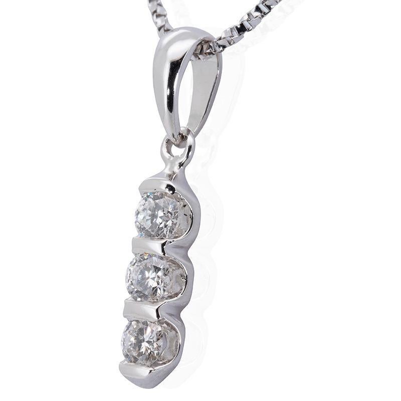 Beautiful 18K White Gold Necklace with 0.20 ct Natural Diamonds In New Condition For Sale In רמת גן, IL