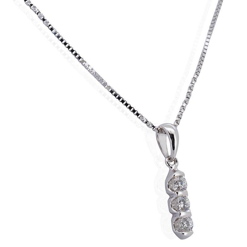 Beautiful 18K White Gold Necklace with 0.20 ct Natural Diamonds For Sale 1