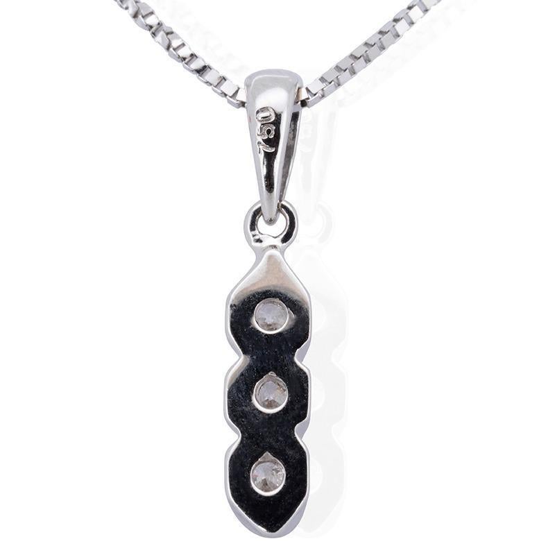 Magnifique collier en or blanc 18 carats avec des diamants naturels de 0,20 carat en vente 2