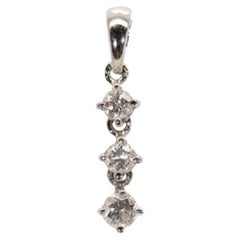 Beautiful 18K White Gold Pendant with 0.15  ct Natural Diamonds