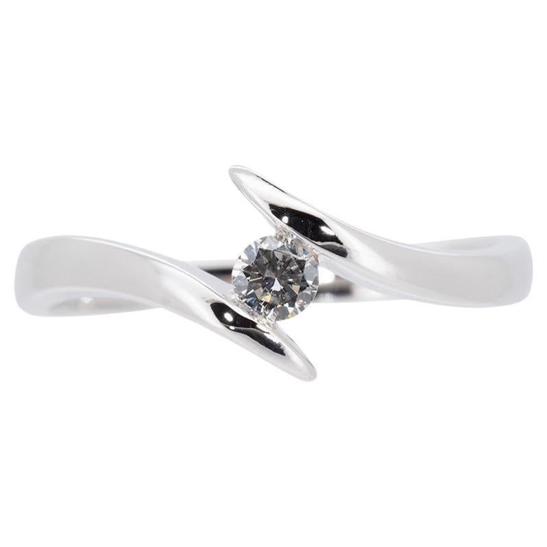 Beautiful 18K White Gold Ring with 0.10  ct Natural Diamond For Sale