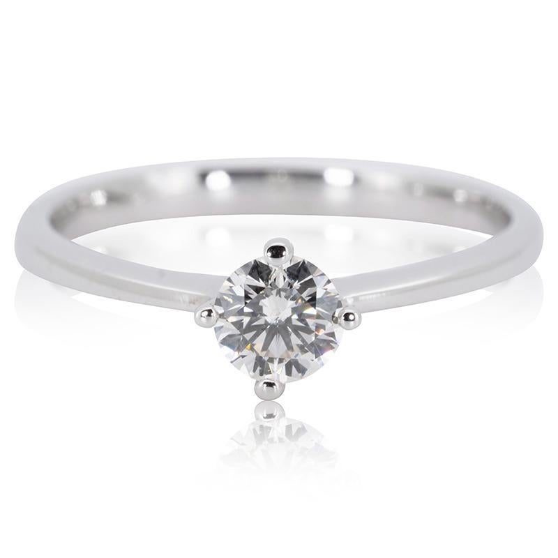 Beautiful 18K White Gold Ring with 0.15  ct Natural Diamonds For Sale