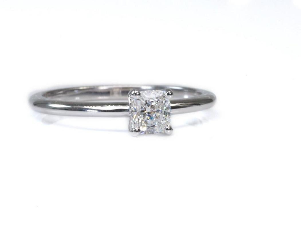 Beautiful 18k White Gold Ring with 0.50 total ct Natural Diamonds, GIA Certified 1