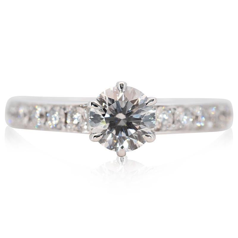 Stunning solitaire with a diamond ring made from 18k white gold with 0.95 total carats of round brilliant diamonds. This ring comes with an AGS report and a fancy box.

Main Stone:
1 diamond main stone of 0.53 ct.
cut: round brilliant
color: