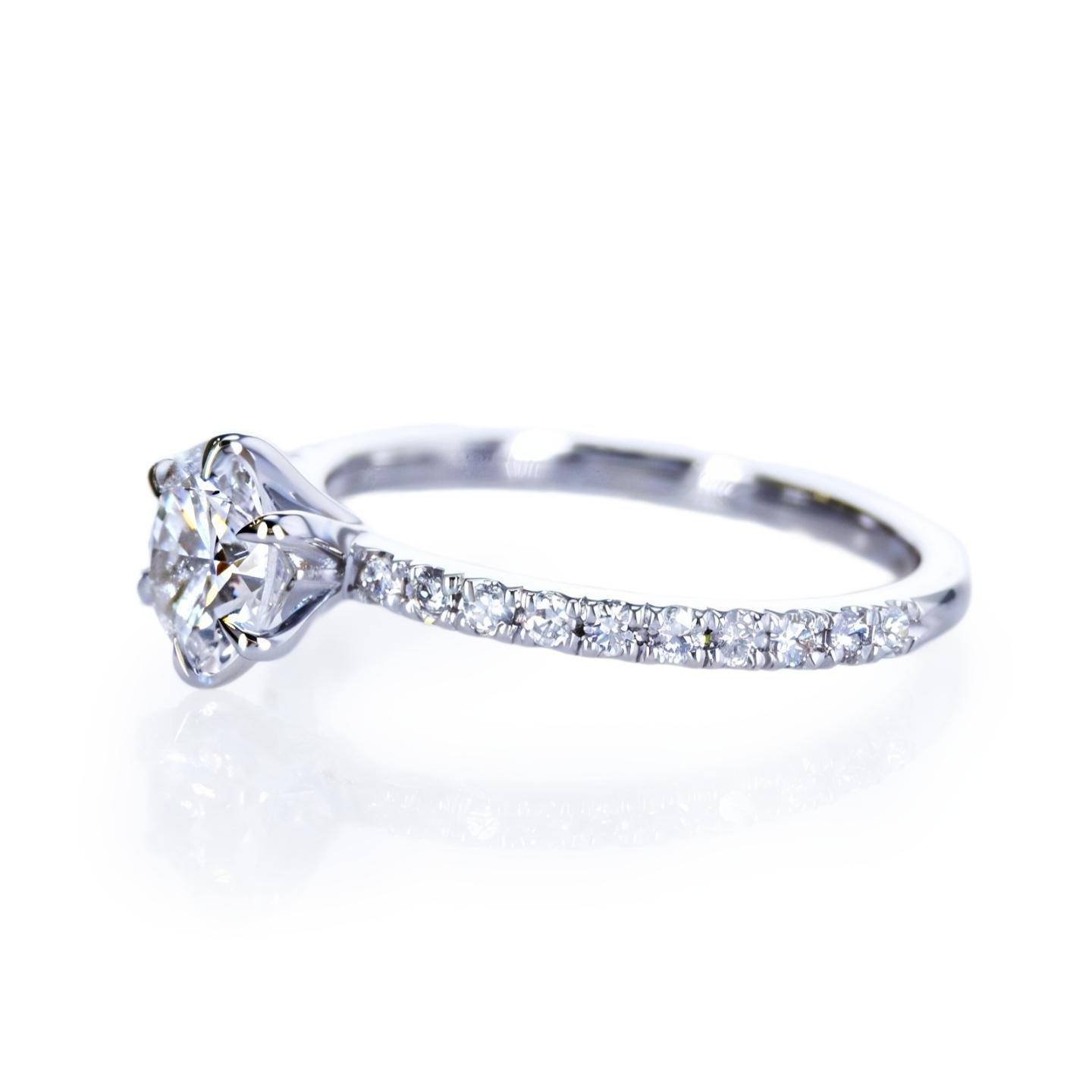 Brilliant Cut Beautiful 18K White Gold Ring with 1.20ct Natural Diamonds, Engagement Jewelry For Sale