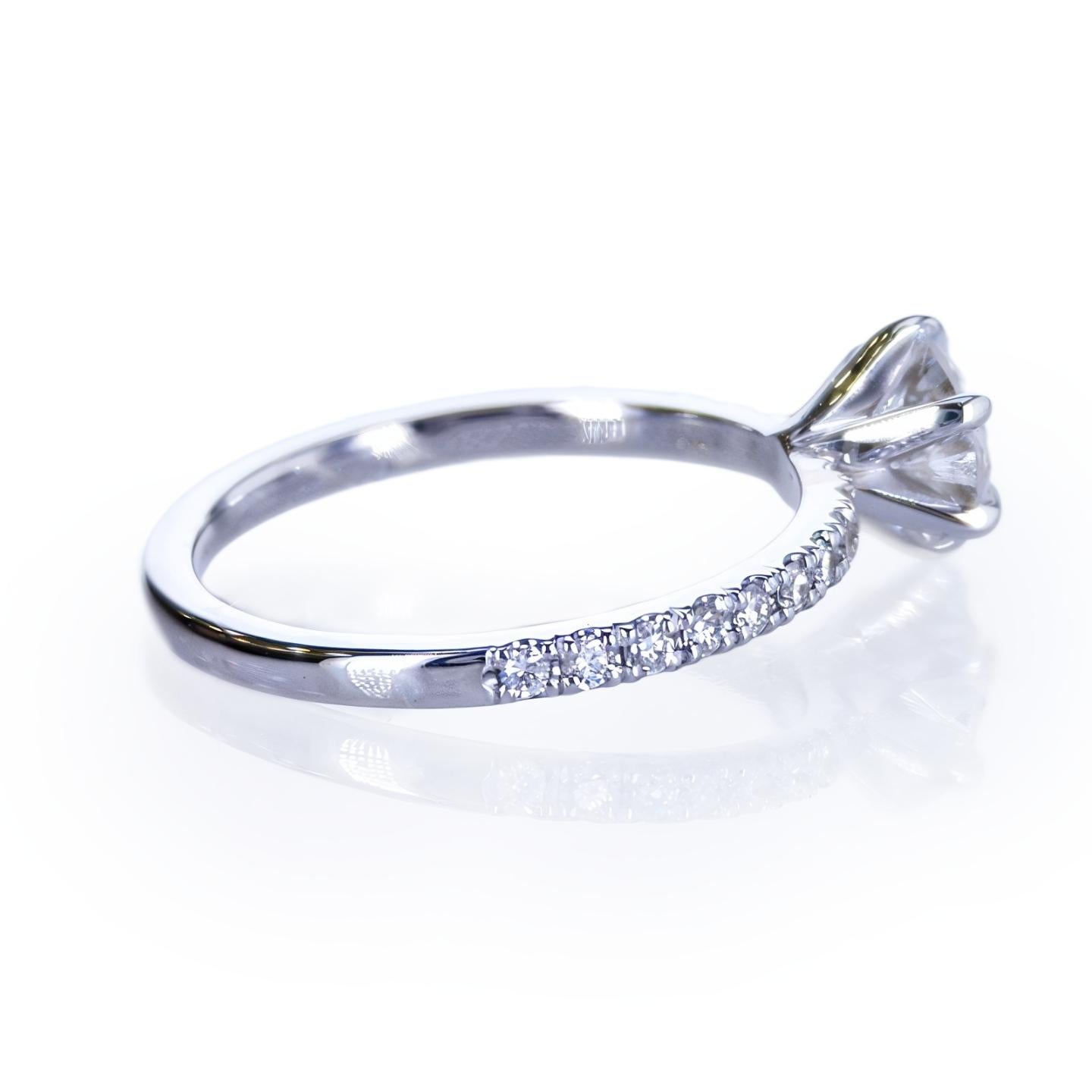 Women's or Men's Beautiful 18K White Gold Ring with 1.20ct Natural Diamonds, Engagement Jewelry For Sale