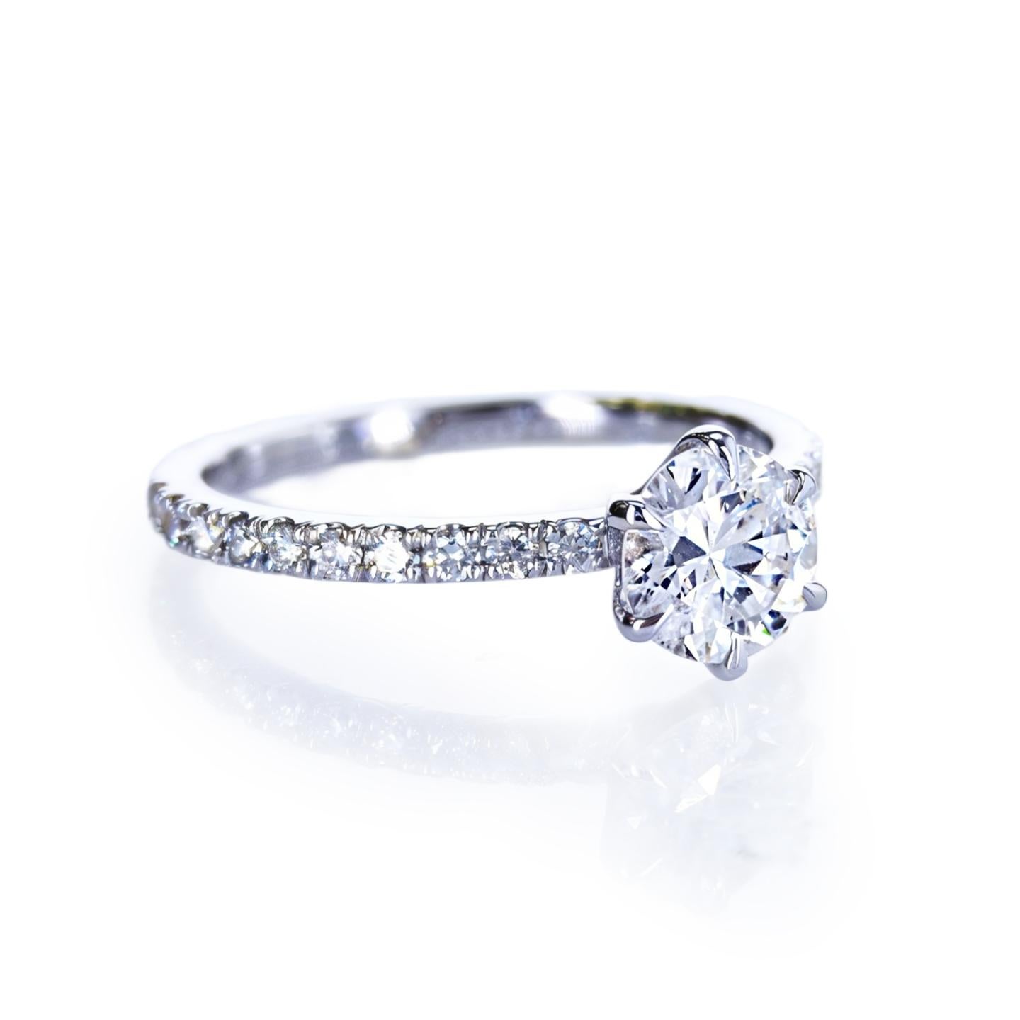 Beautiful 18K White Gold Ring with 1.20ct Natural Diamonds, Engagement Jewelry For Sale 1