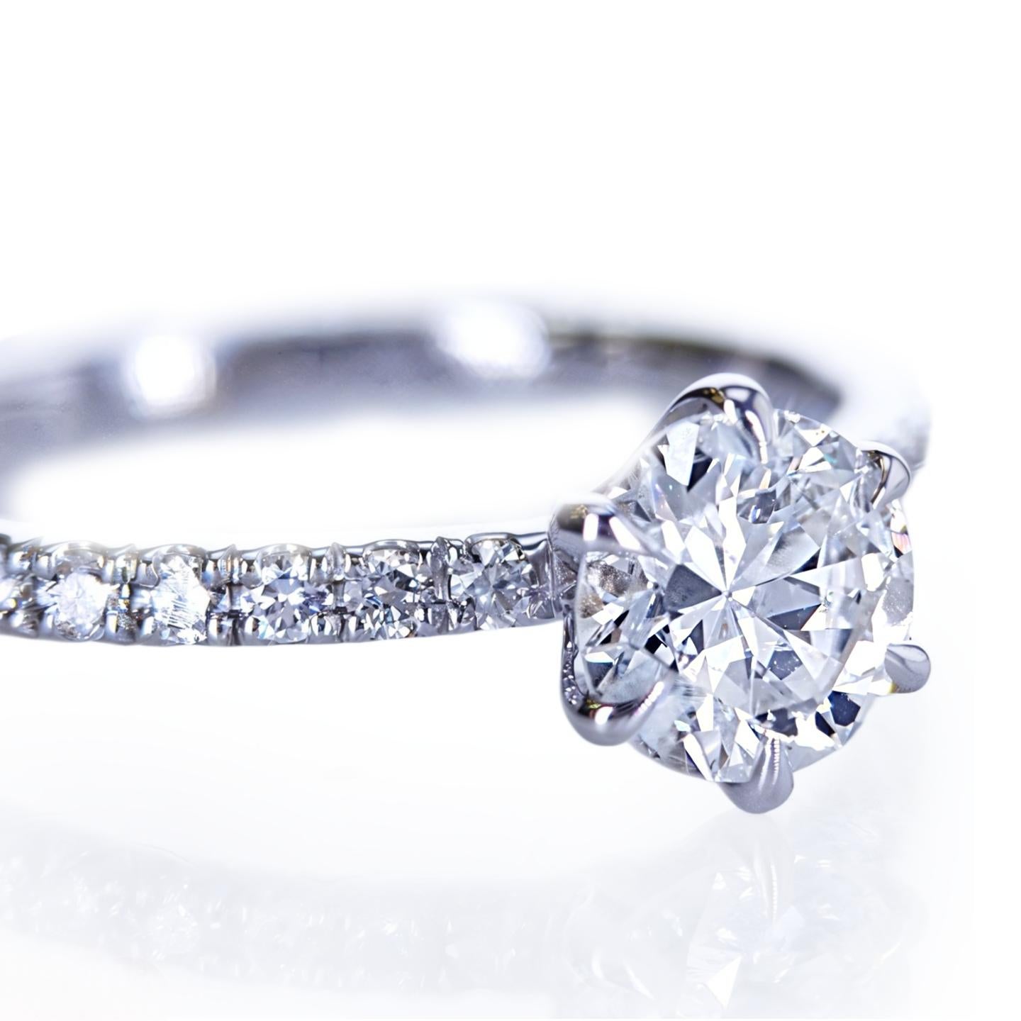 Beautiful 18K White Gold Ring with 1.20ct Natural Diamonds, Engagement Jewelry For Sale 2