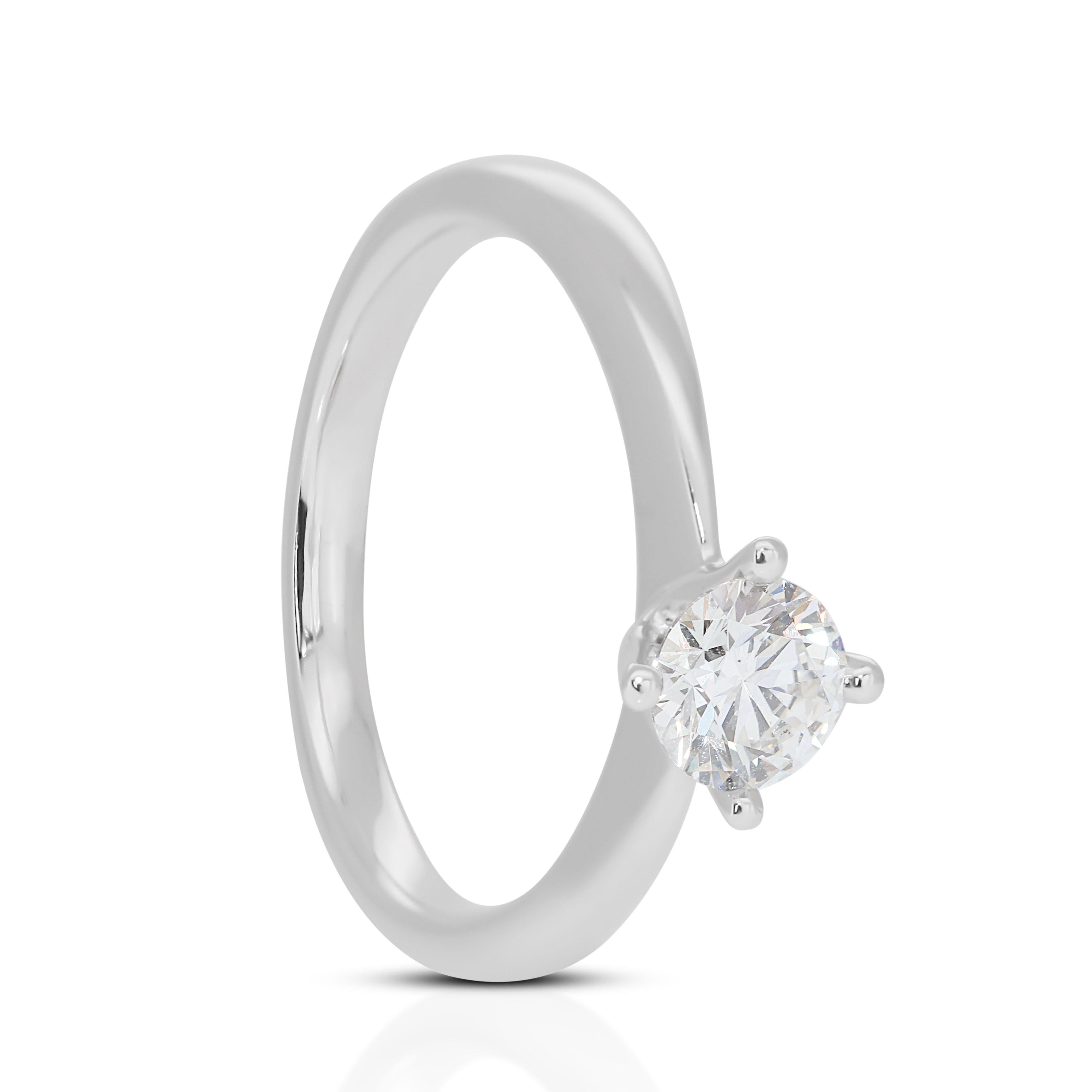 Women's Beautiful 18K White Gold Solitaire Diamond Ring with 0.32ct Diamond For Sale