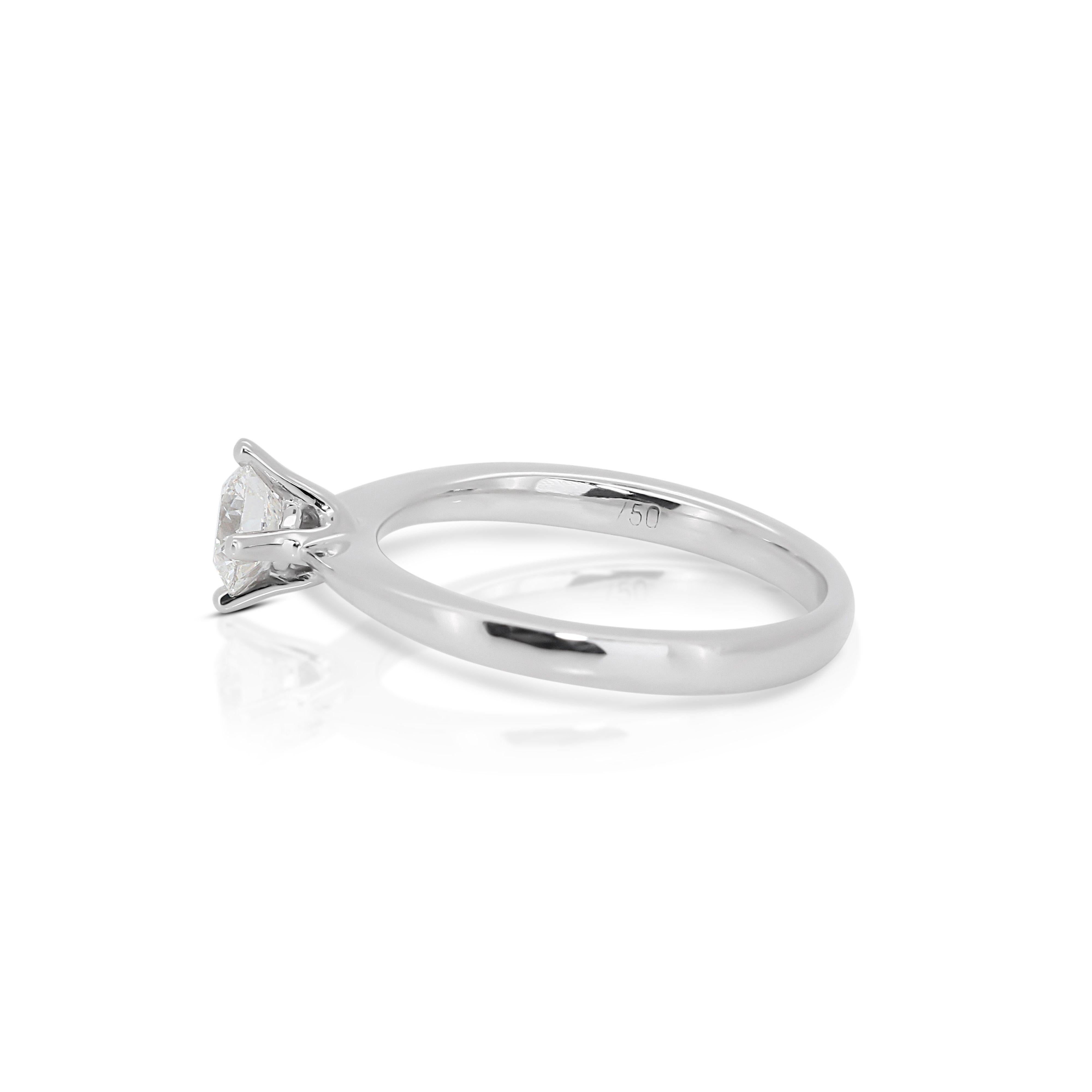 Beautiful 18K White Gold Solitaire Diamond Ring with 0.32ct Diamond For Sale 1