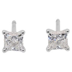Beautiful 18k White Gold Stud Earrings 0.85 Ct  Natural Diamond AIG Certificate