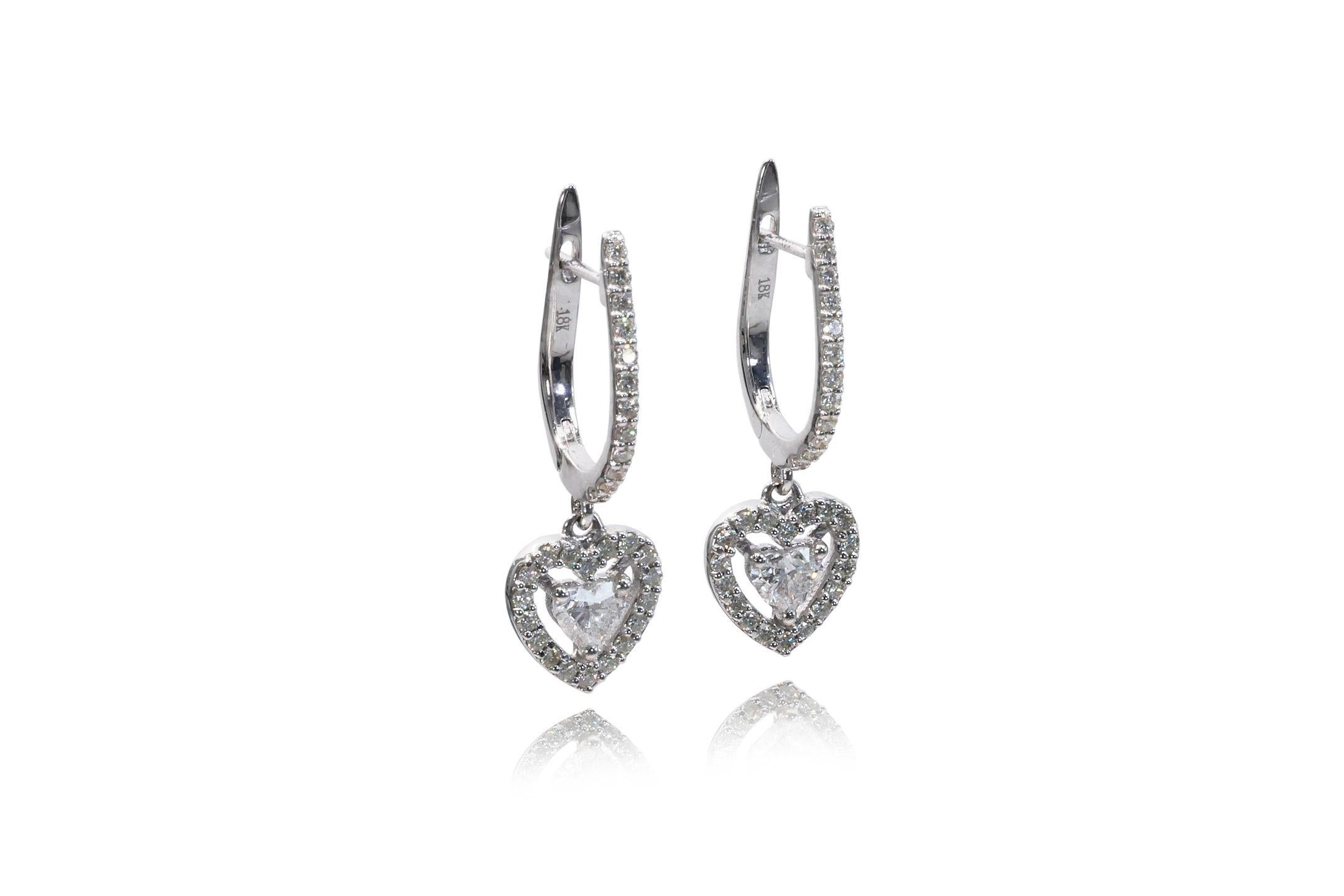 Magnifiques clous d'oreilles en or blanc 18 carats en forme de cur avec diamants naturels de 1,13 carat Pour femmes en vente