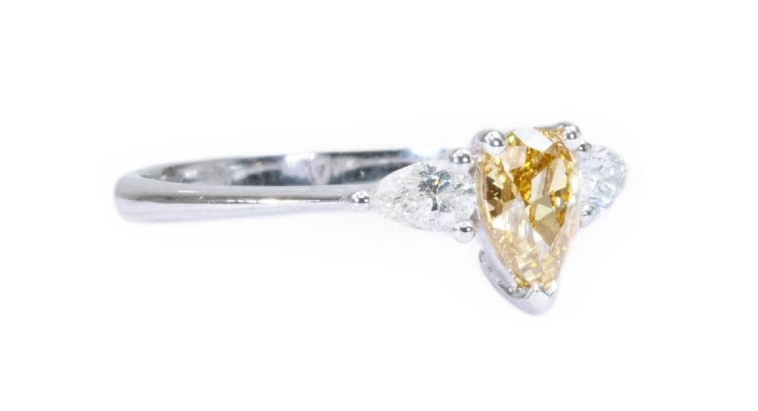 Beautiful 18k White Gold Three Stone Ring with 0.77 ct Natural Diamond- AIG cert In New Condition In רמת גן, IL