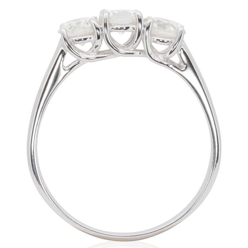 Beautiful 18k White Gold Three Stone Ring with 0.98ct Natural Diamonds NGI Cert In New Condition For Sale In רמת גן, IL