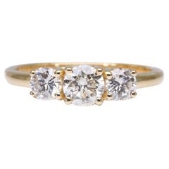 Beautiful 18k Yellow Gold 3 Stone Ring with 0.71 Ct Natural Diamonds Igi Cert