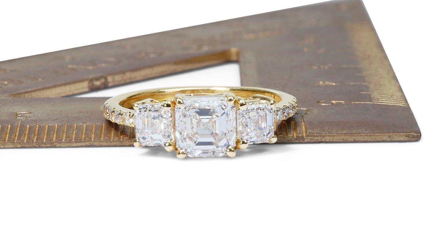Women's Beautiful 18k Yellow Gold 3 Stone Ring with 2.65 Ct Natural Diamonds AIG Cert